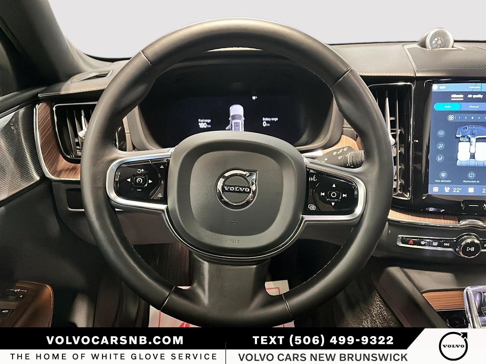 2024 Volvo XC60 Recharge Plug-In Hybrid T8 Ultimate Dark Theme