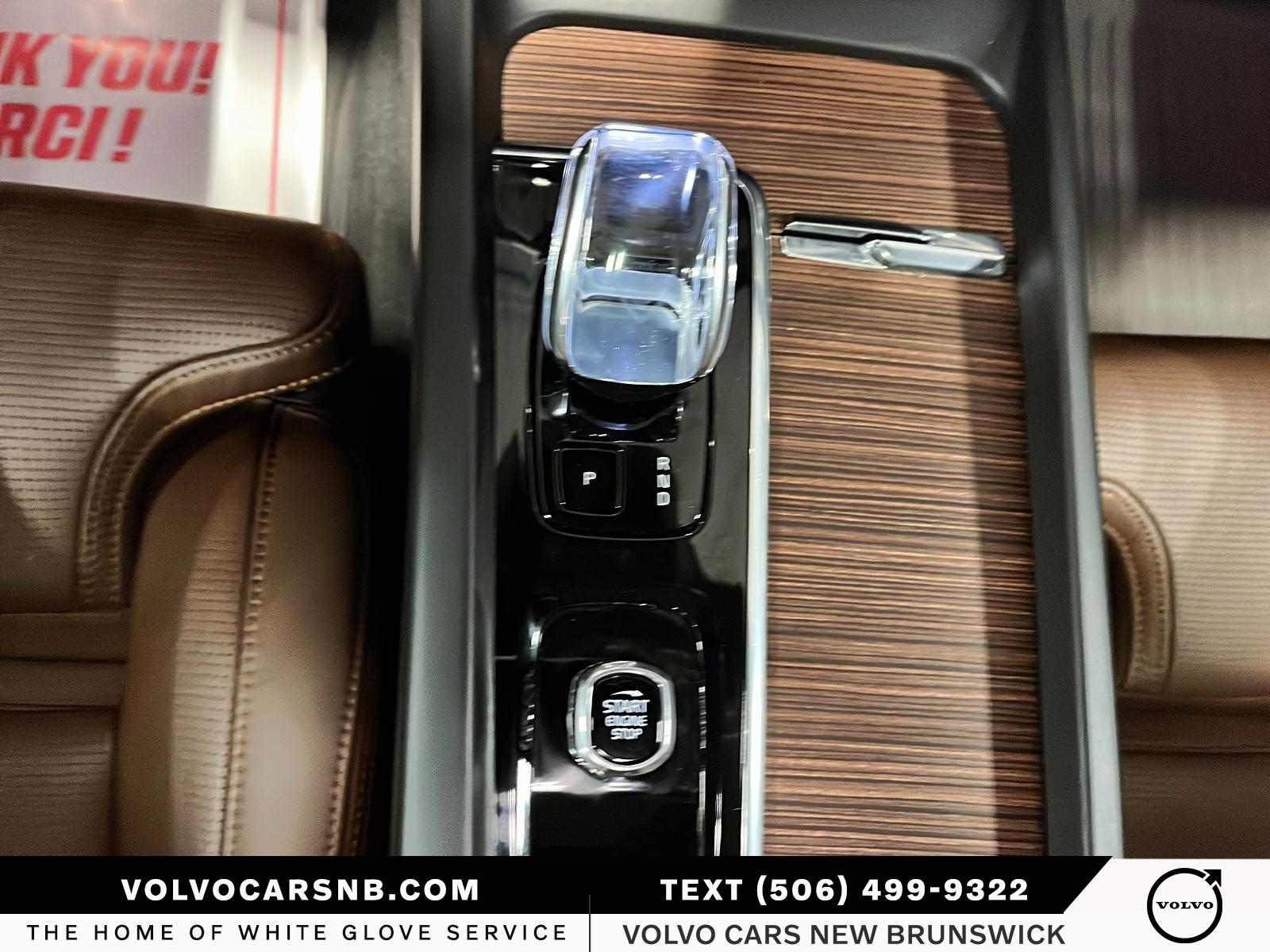 2024 Volvo XC60 Recharge Plug-In Hybrid T8 Ultimate Dark Theme