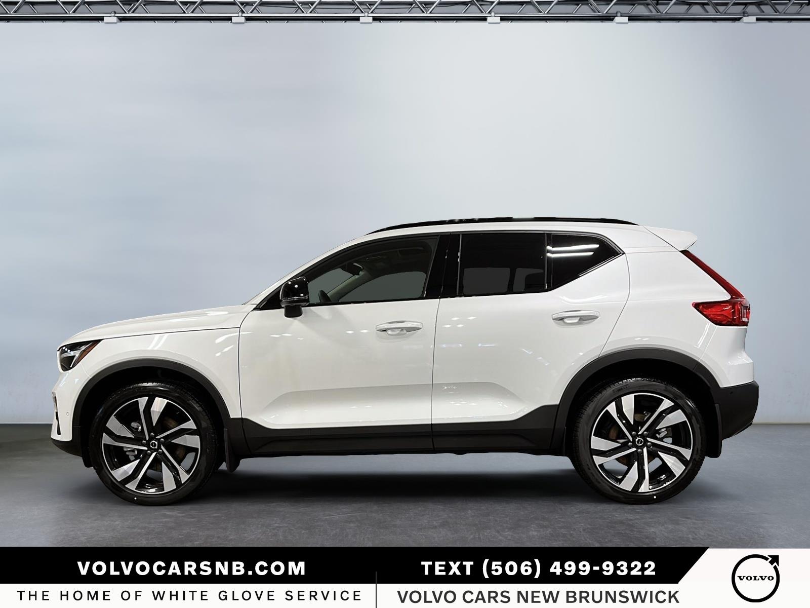 2026 Volvo XC40 B5 Plus Dark Theme