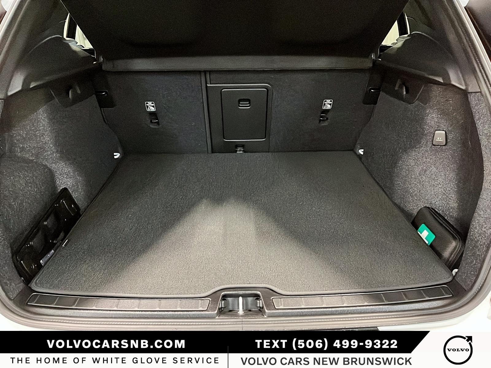 2026 Volvo XC40 B5 Plus Dark Theme