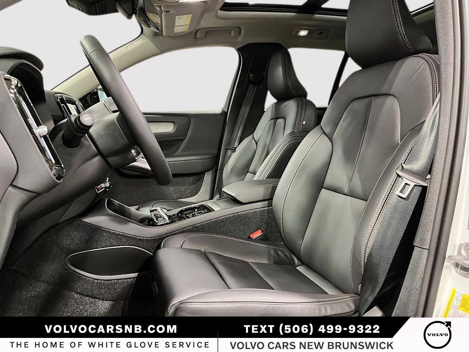 2026 Volvo XC40 B5 Plus Dark Theme