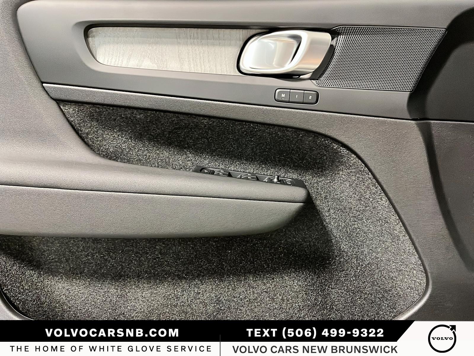 2026 Volvo XC40 B5 Plus Dark Theme