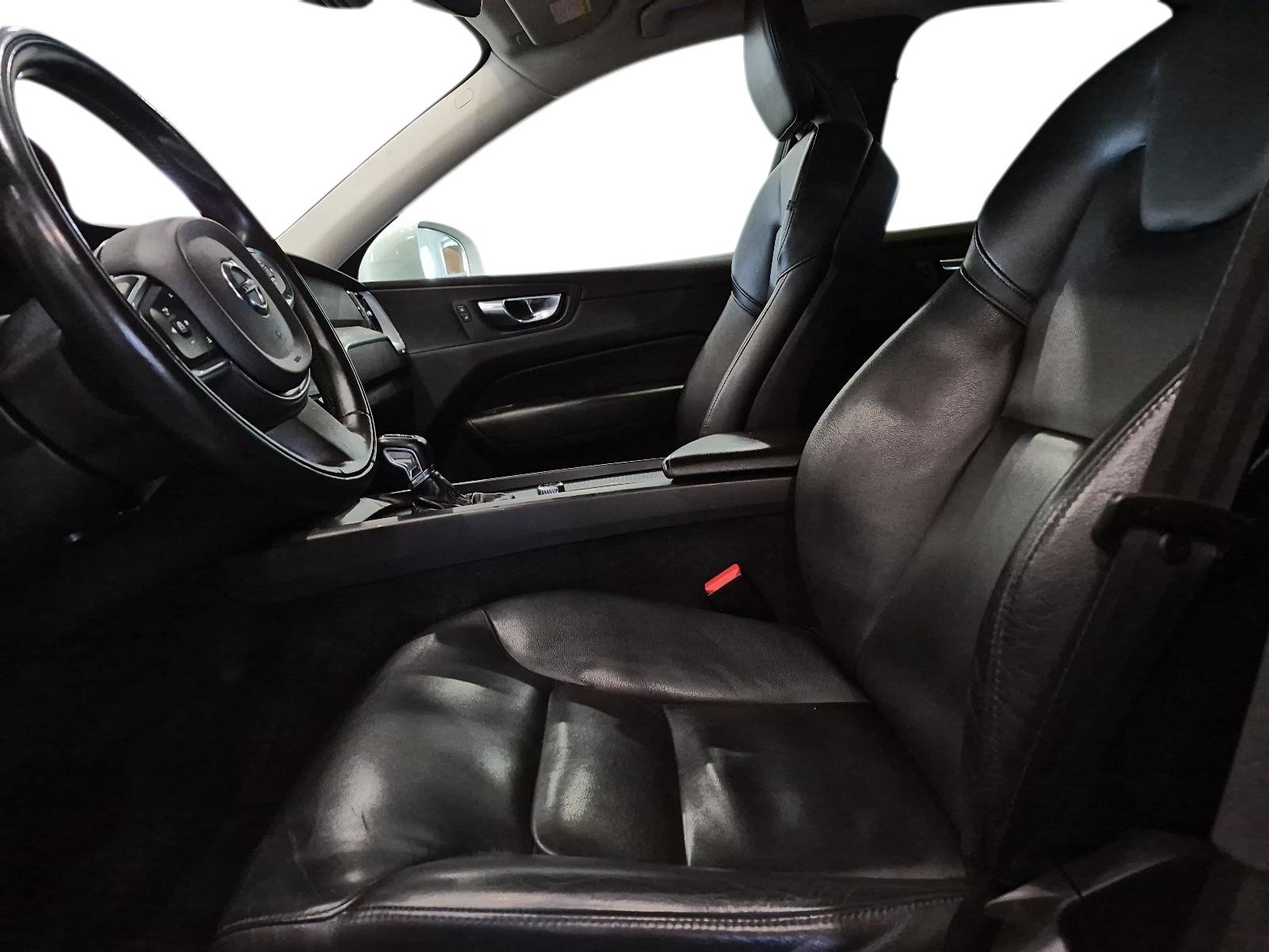 2020 Volvo XC60 T6 Momentum