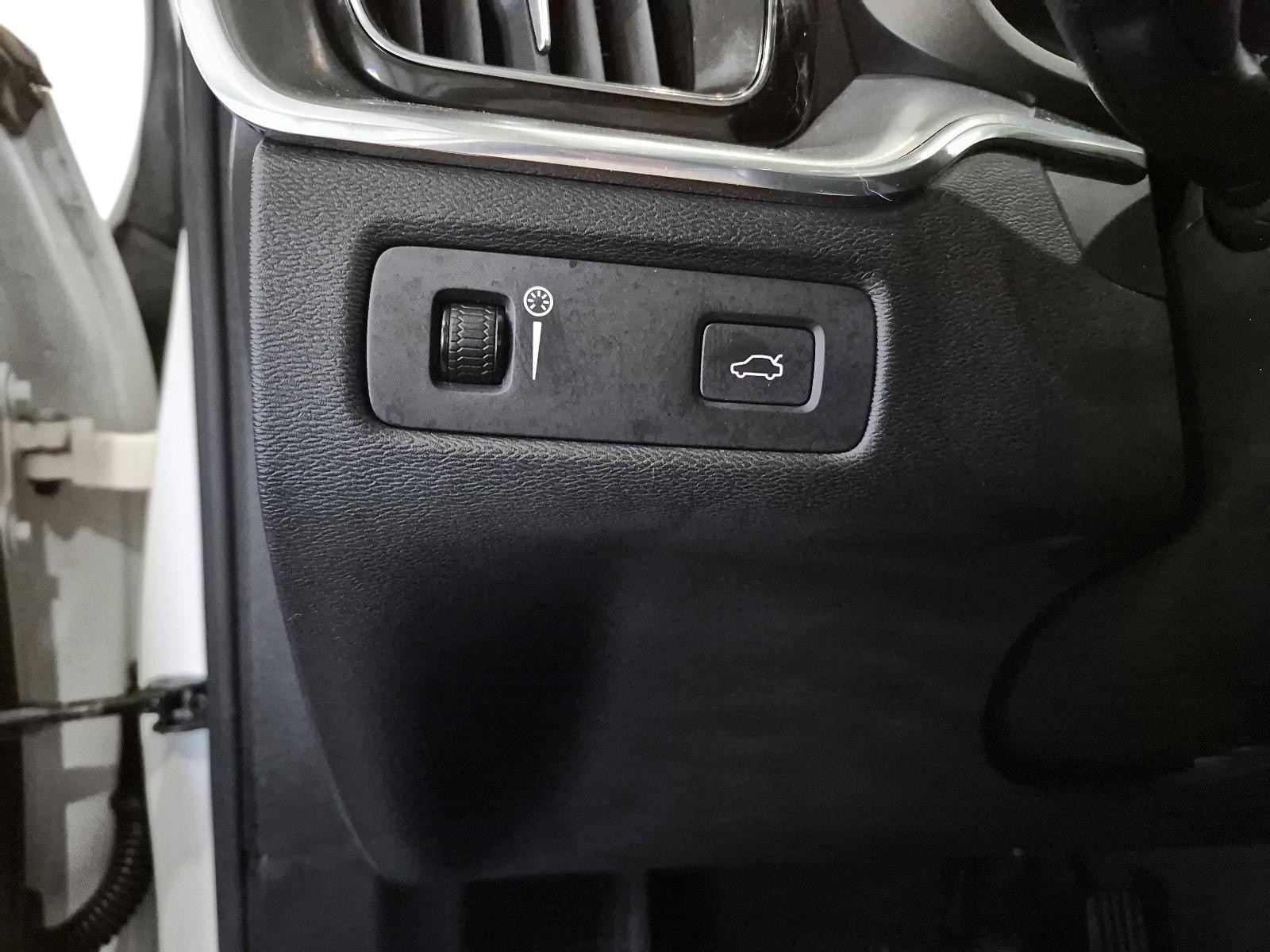 2020 Volvo XC60 T6 Momentum