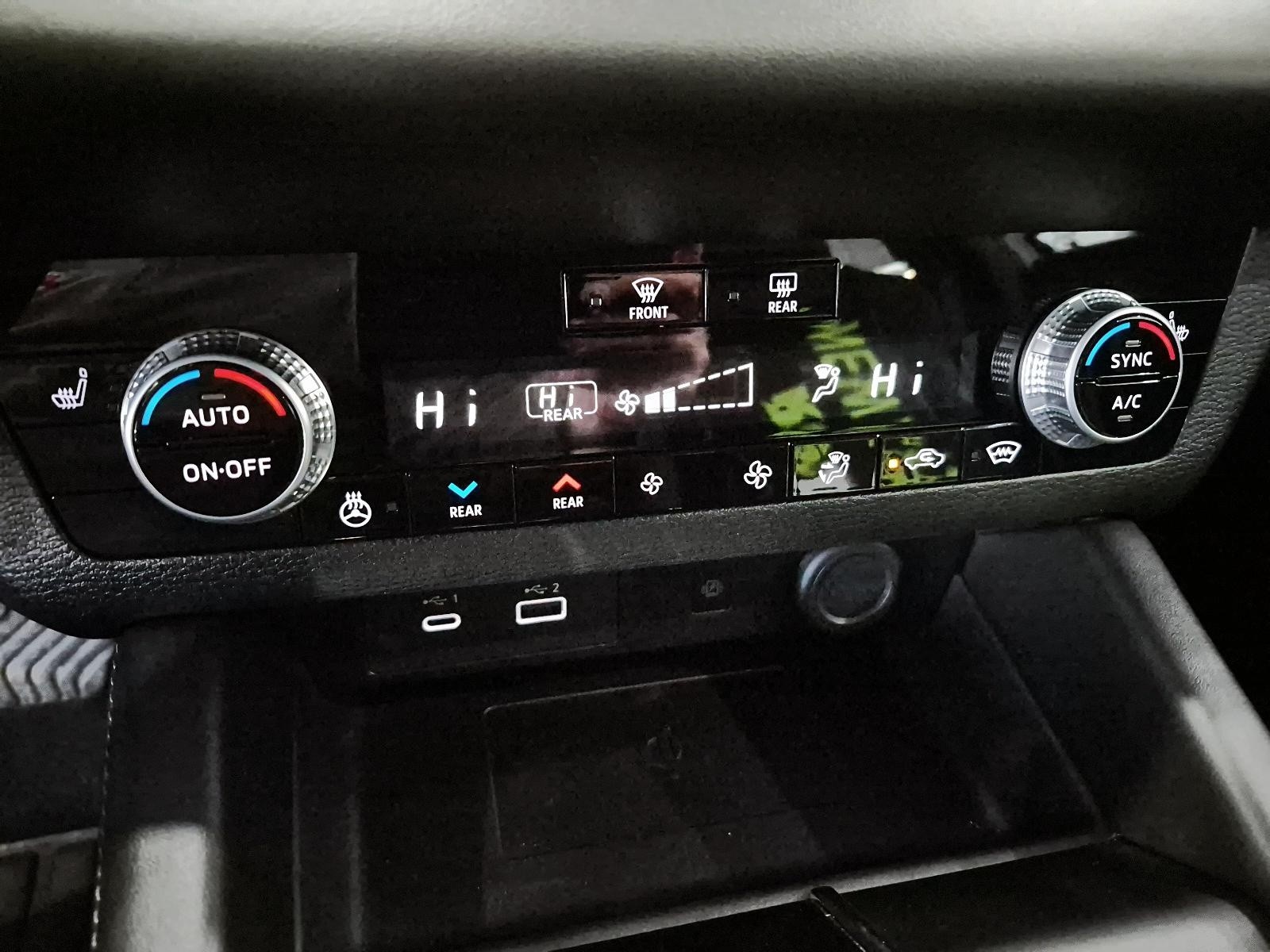 2024 Mitsubishi Outlander Plug-In Hybrid LE