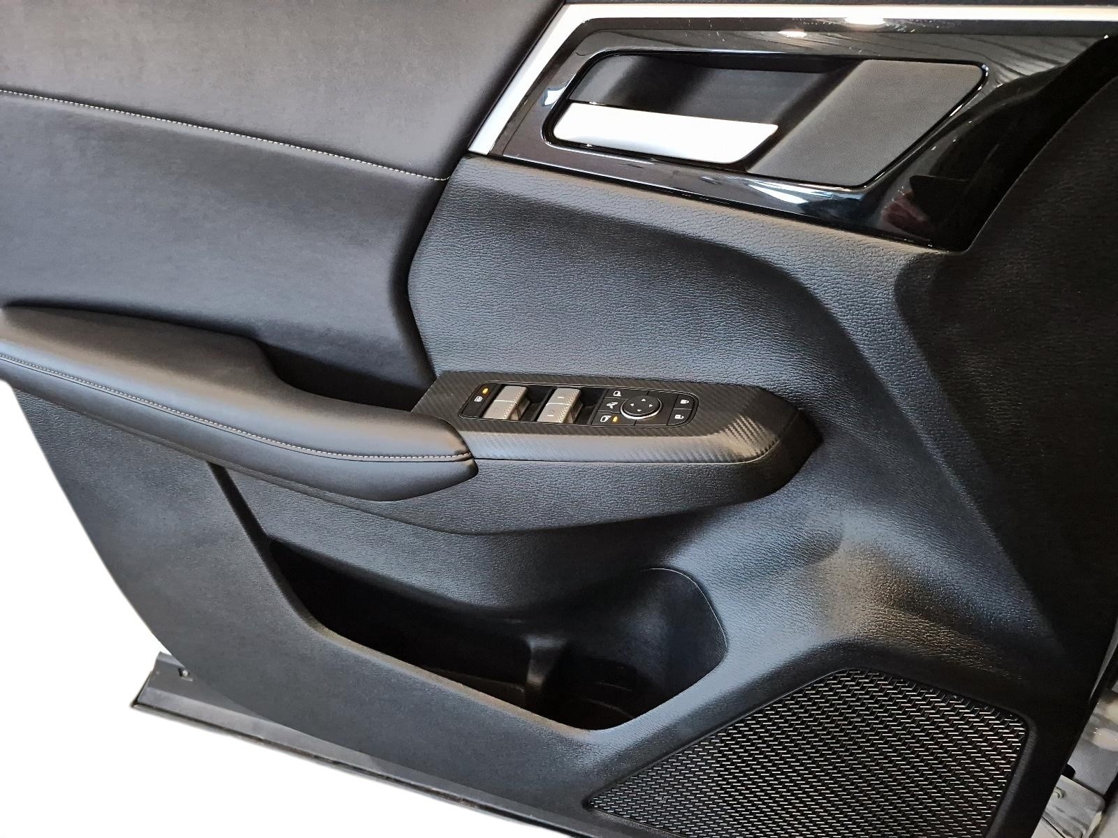 2024 Mitsubishi Outlander Plug-In Hybrid LE