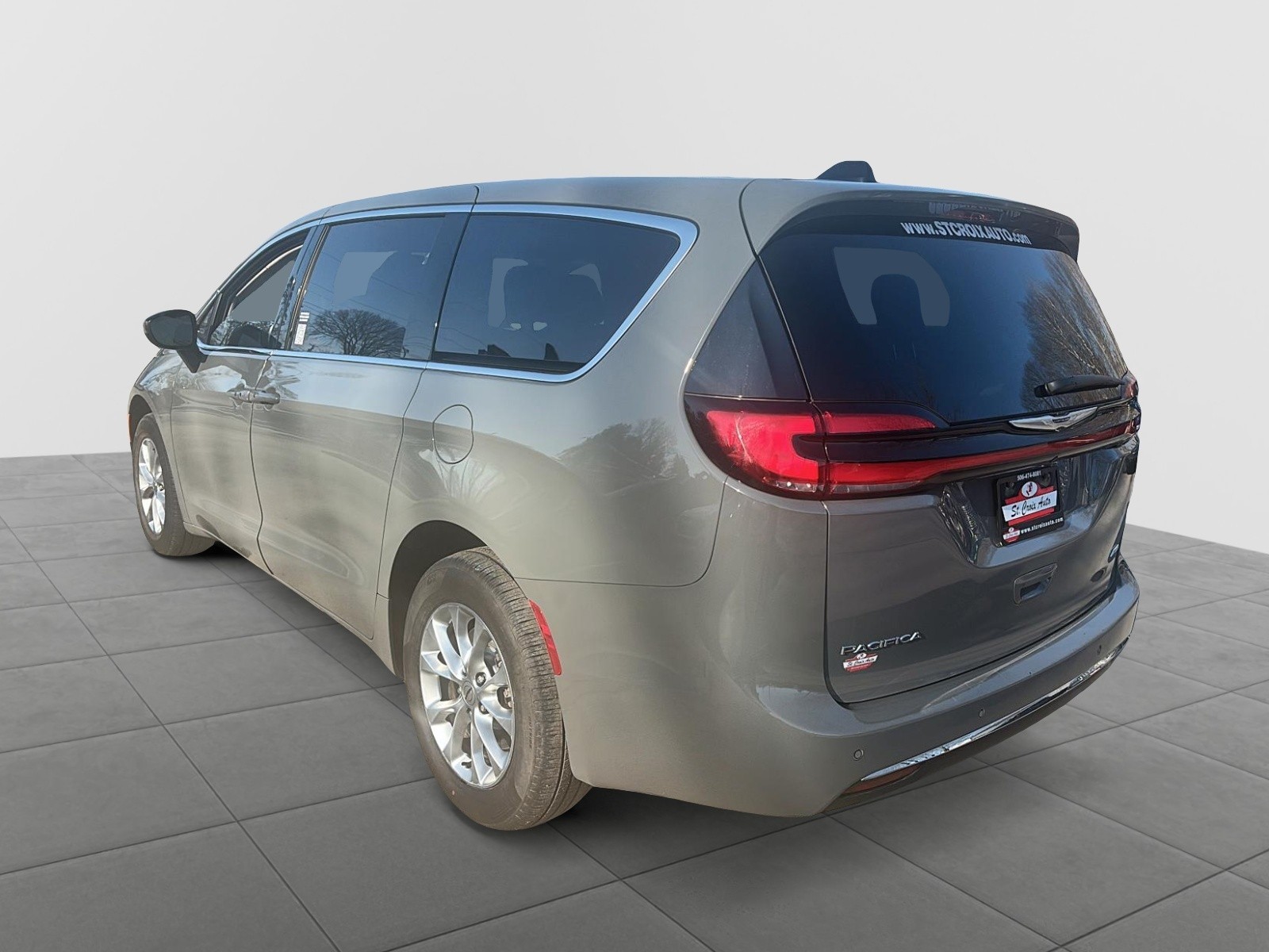 2023 Chrysler Pacifica Touring-L