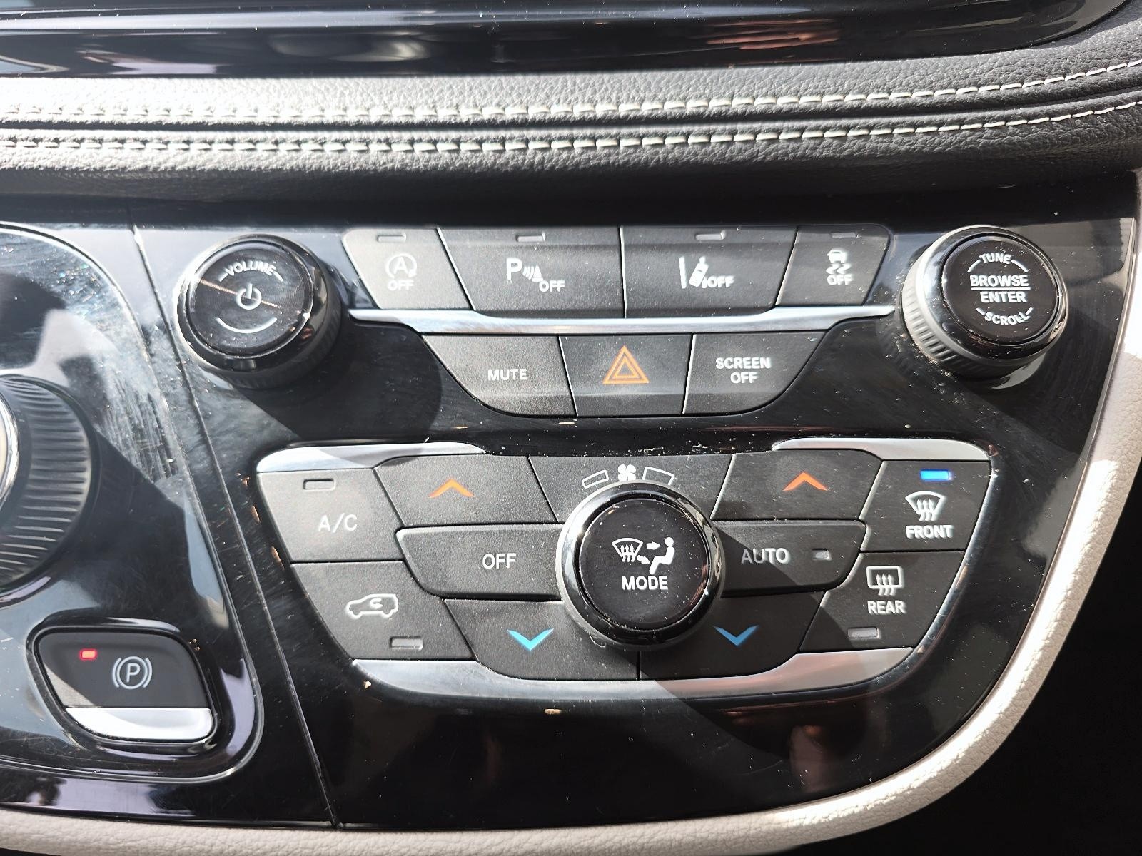 2023 Chrysler Pacifica Touring-L