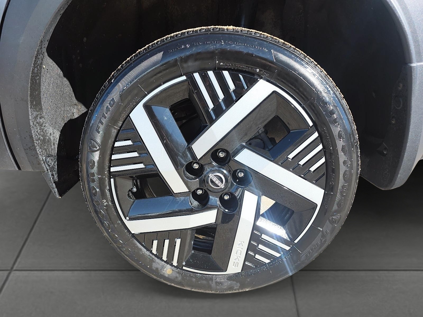 2025 Nissan Kicks SV