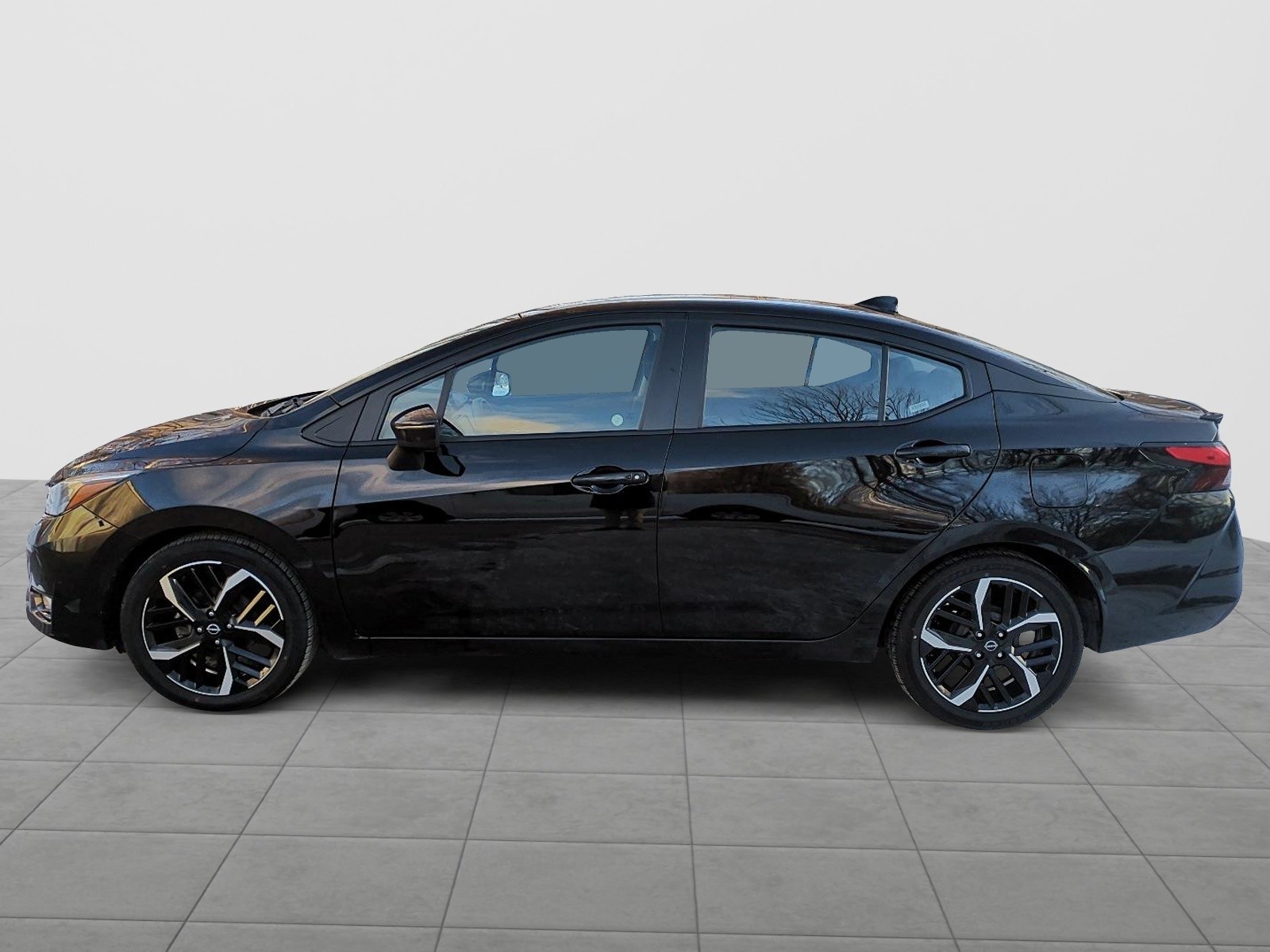 2024 Nissan Versa SR