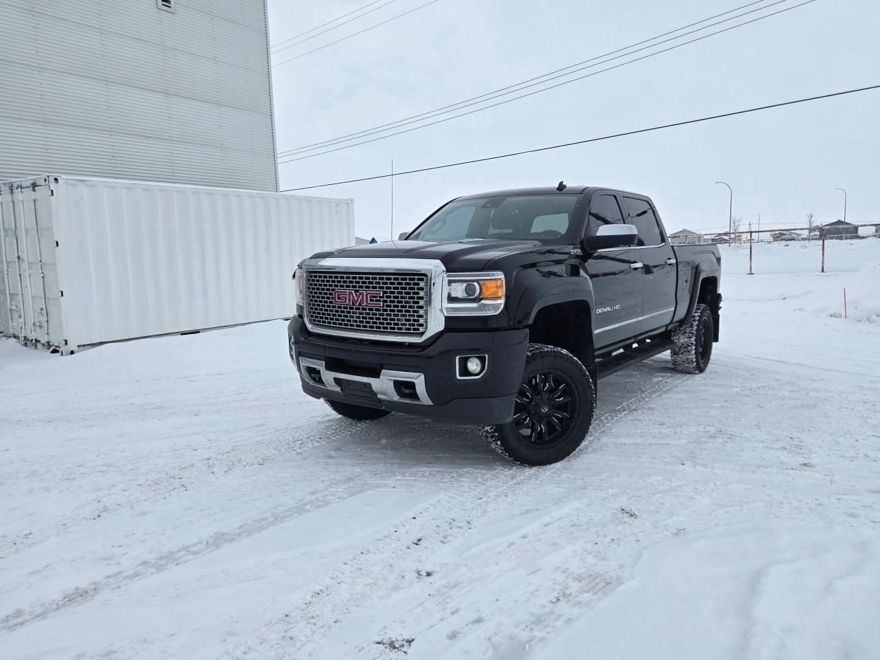 2015 GMC Sierra 2500HD Denali Crew Cab SB 4WD