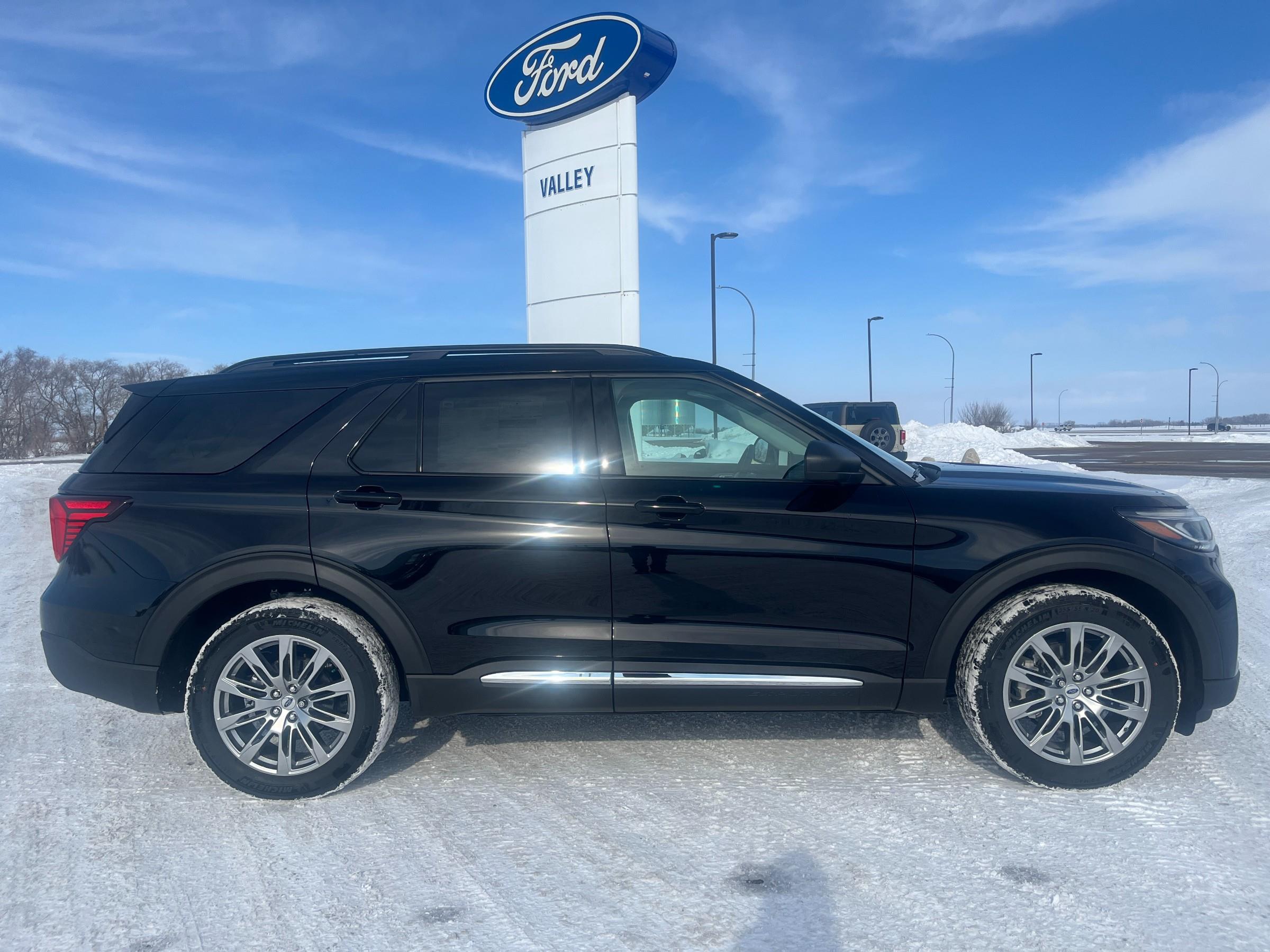 2025 Ford Explorer Active AWD