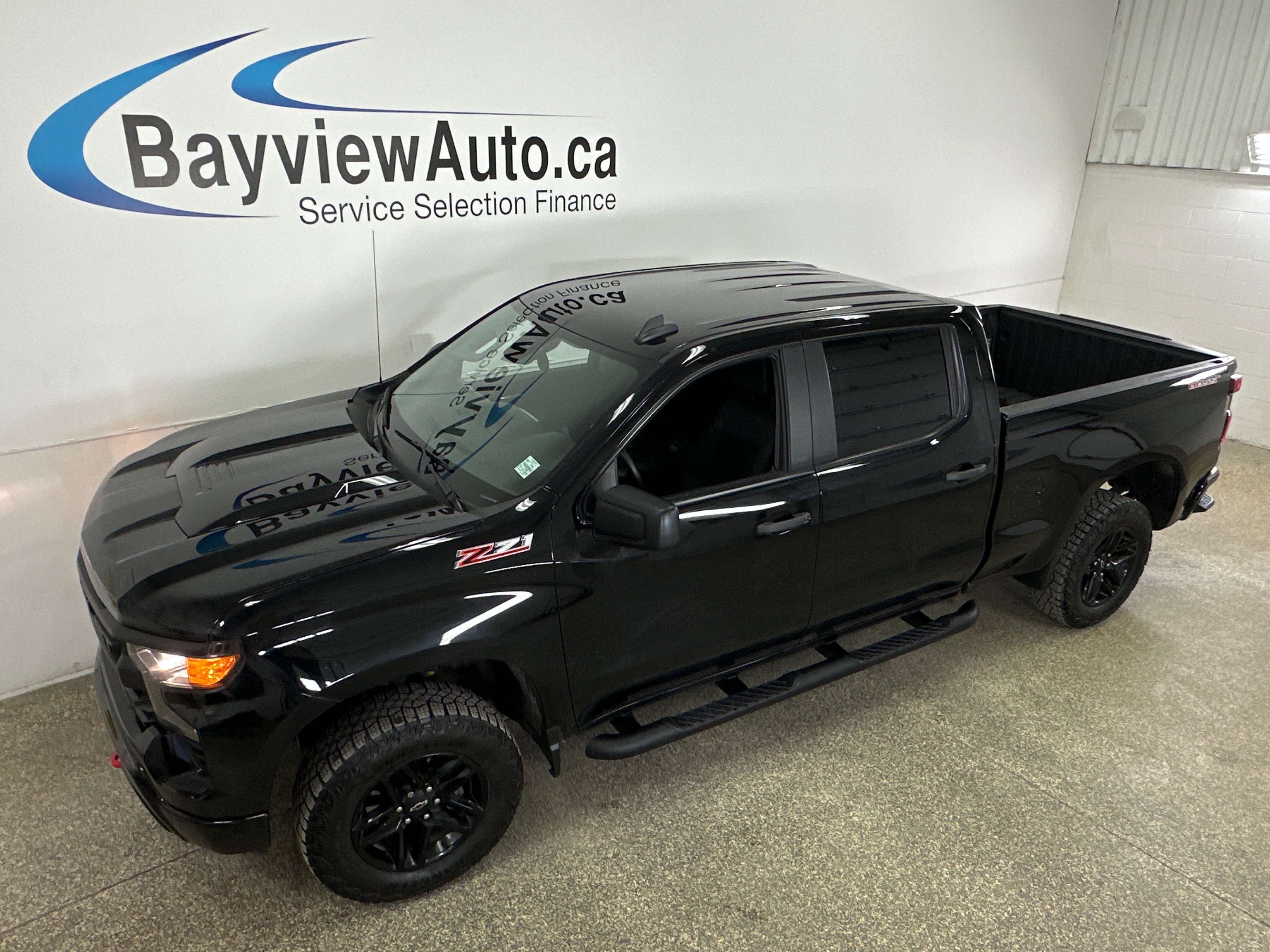 Chevrolet Silverado 1500 Custom Trail Boss Crew Cab 4WD 2024