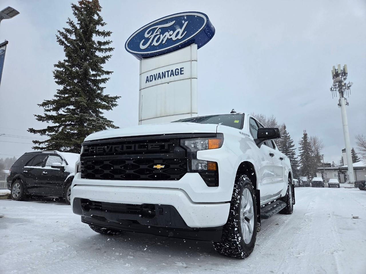 Chevrolet Silverado 1500 Custom Crew Cab 4WD 2024