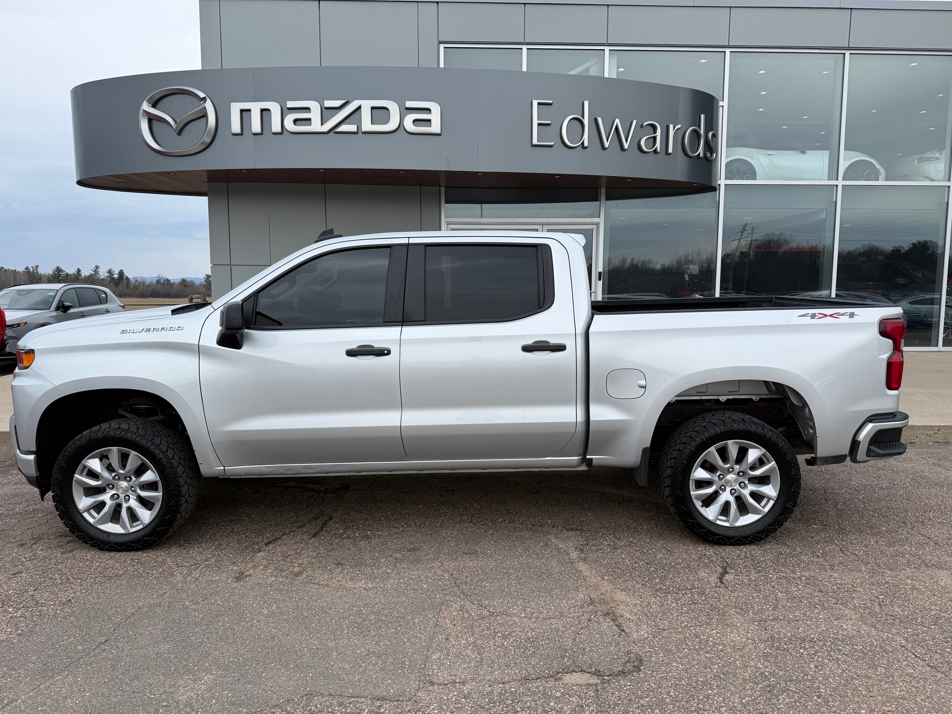 Chevrolet Silverado 1500 Custom Crew Cab 4WD 2021