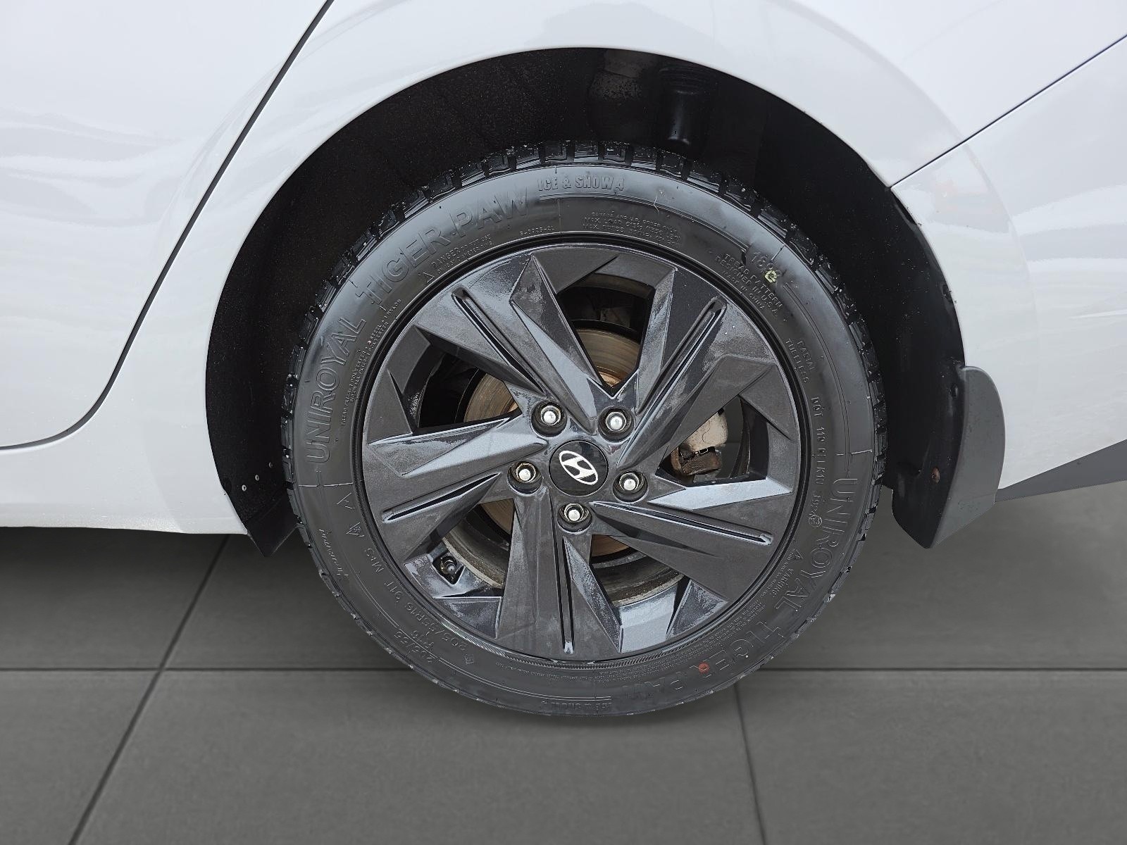 2022 Hyundai Elantra Preferred w/Sun & Tech Pkg