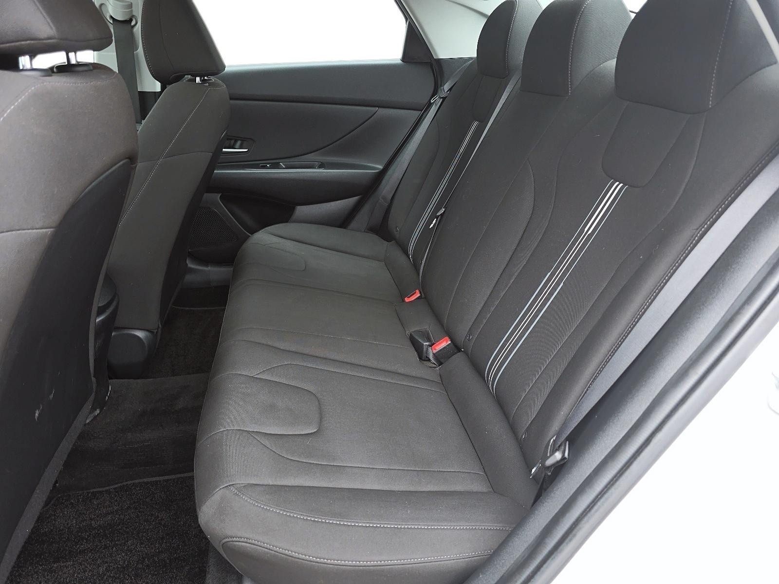 2022 Hyundai Elantra Preferred w/Sun & Tech Pkg