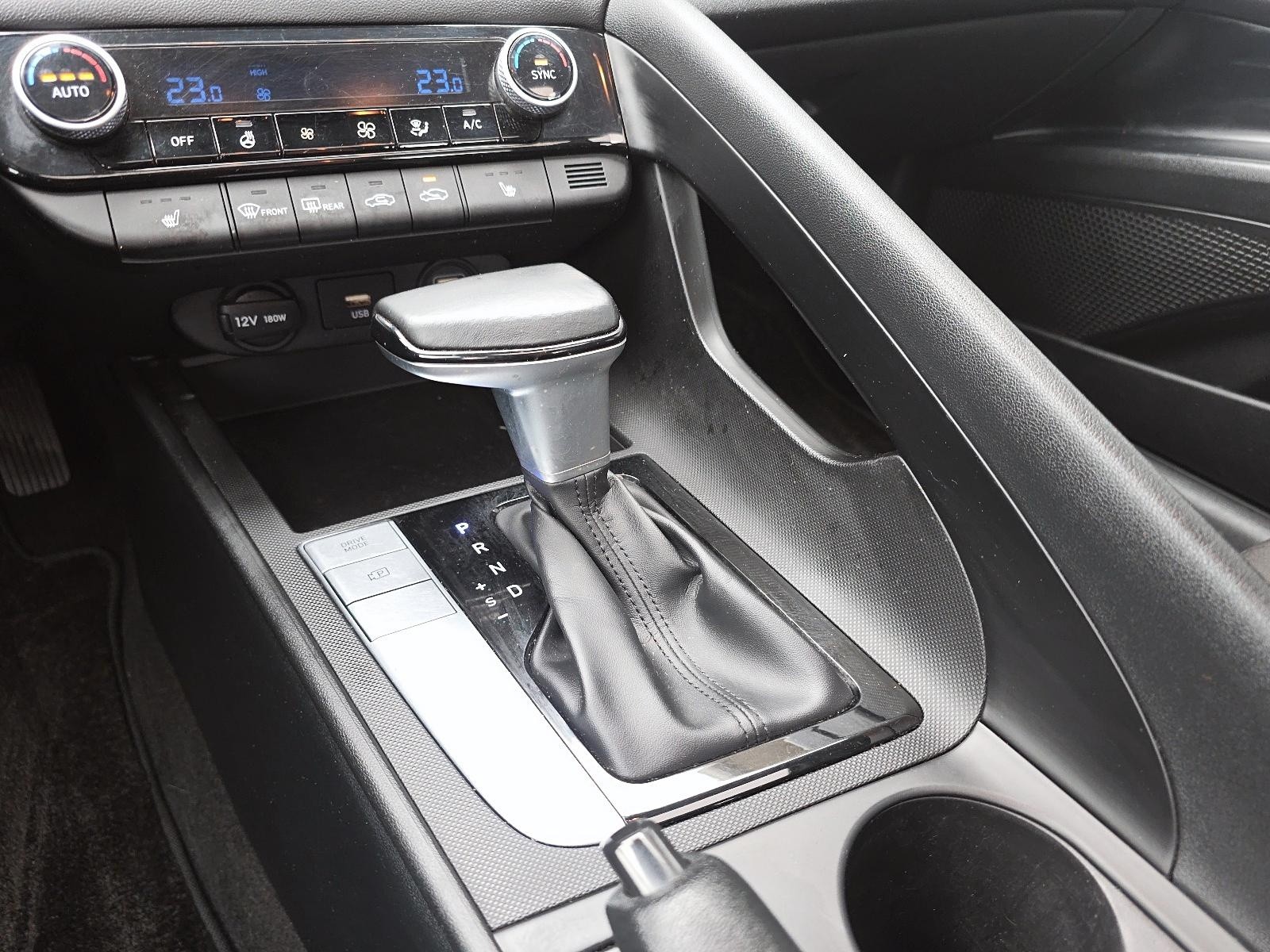 2022 Hyundai Elantra Preferred w/Sun & Tech Pkg