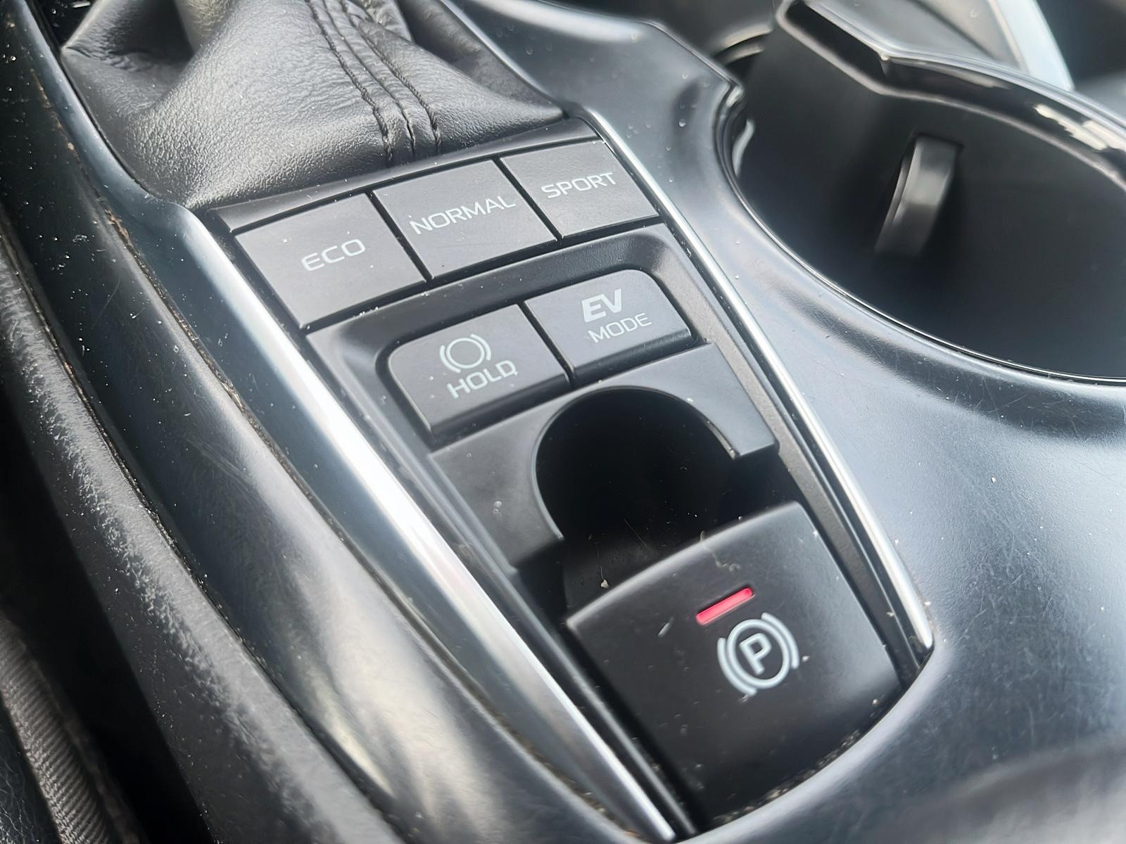 2020 Toyota Camry Hybrid SE