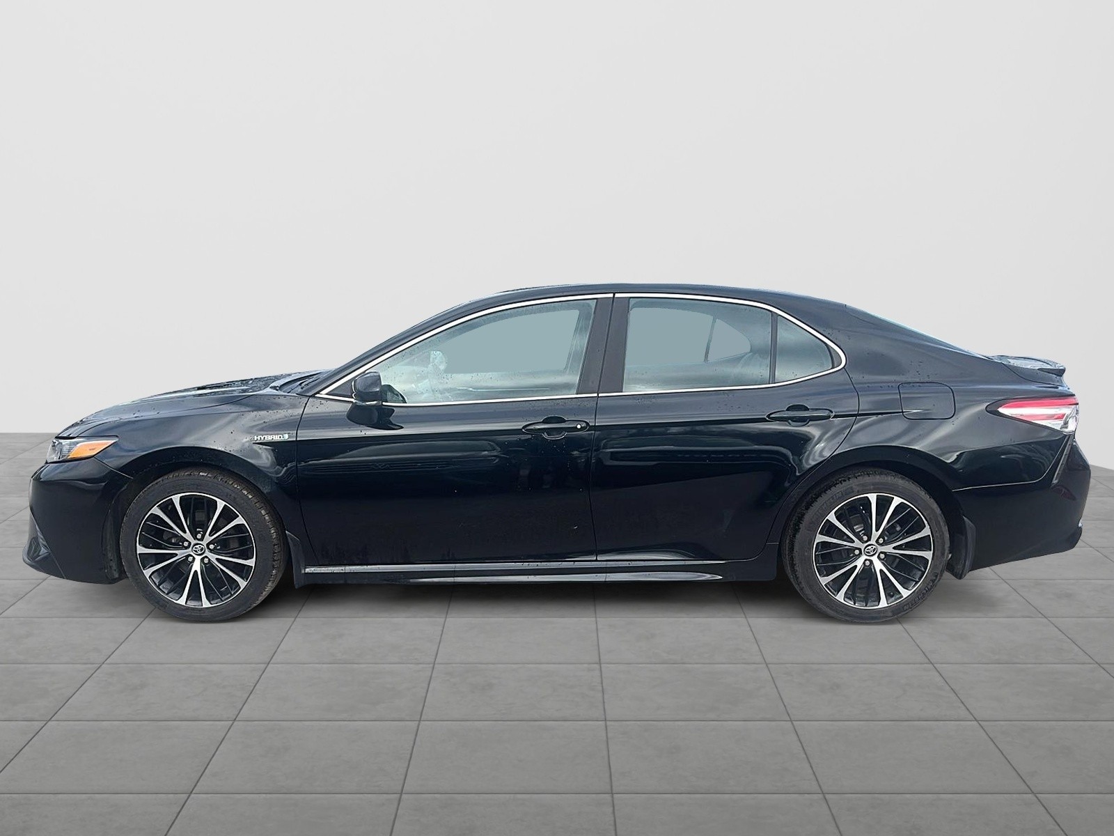 2020 Toyota Camry Hybrid SE