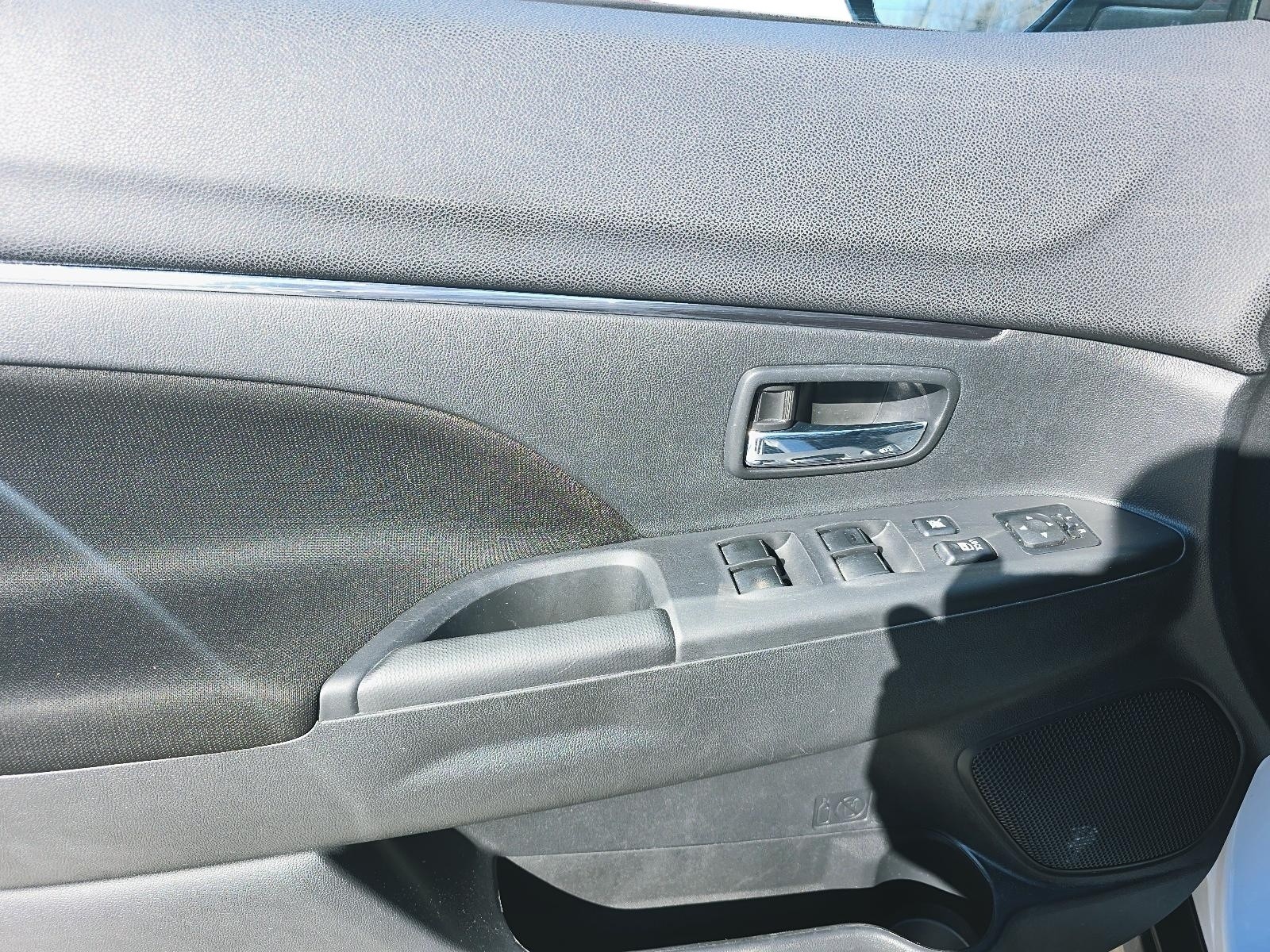 2023 Mitsubishi RVR SE