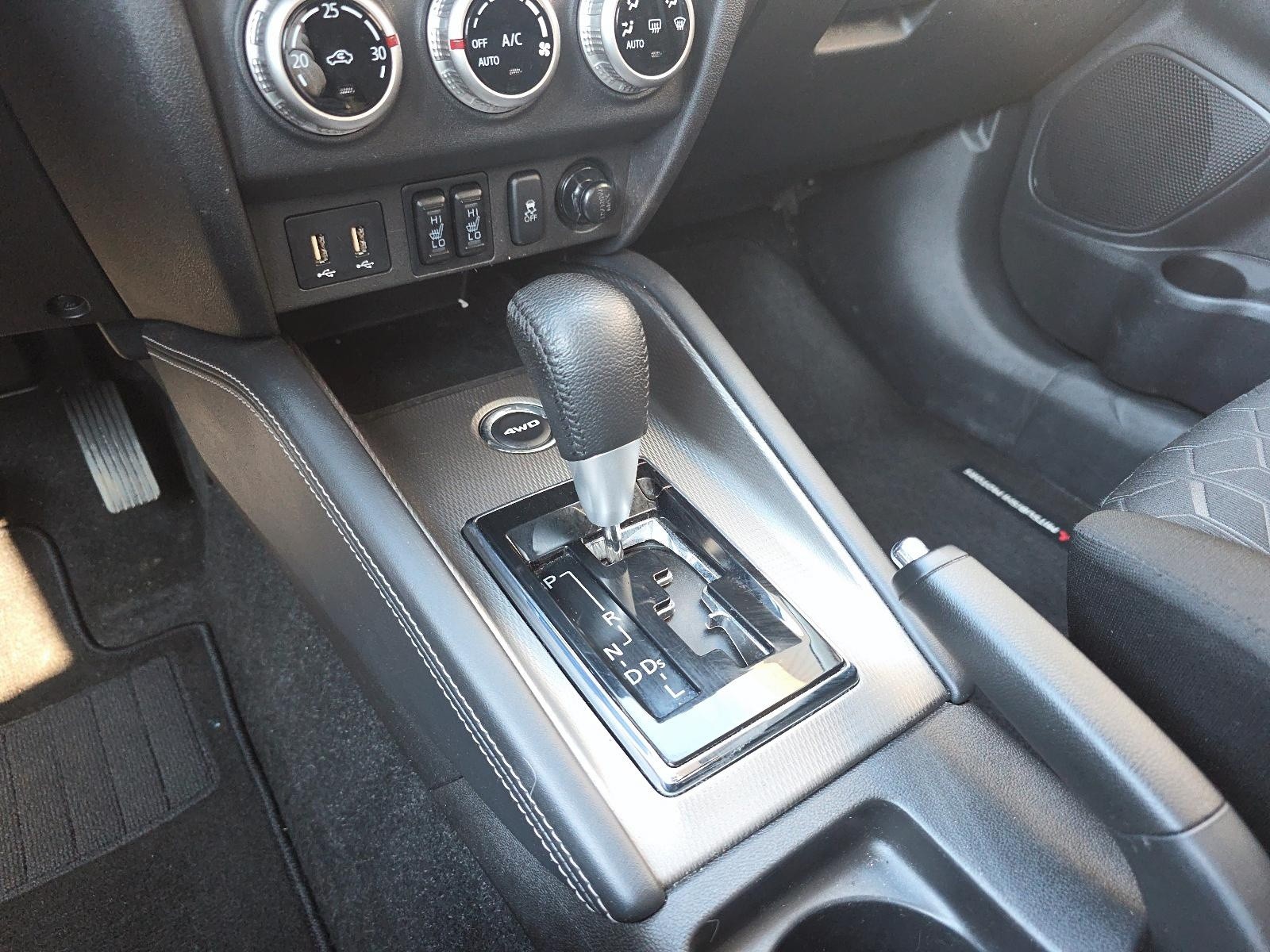 2023 Mitsubishi RVR SE