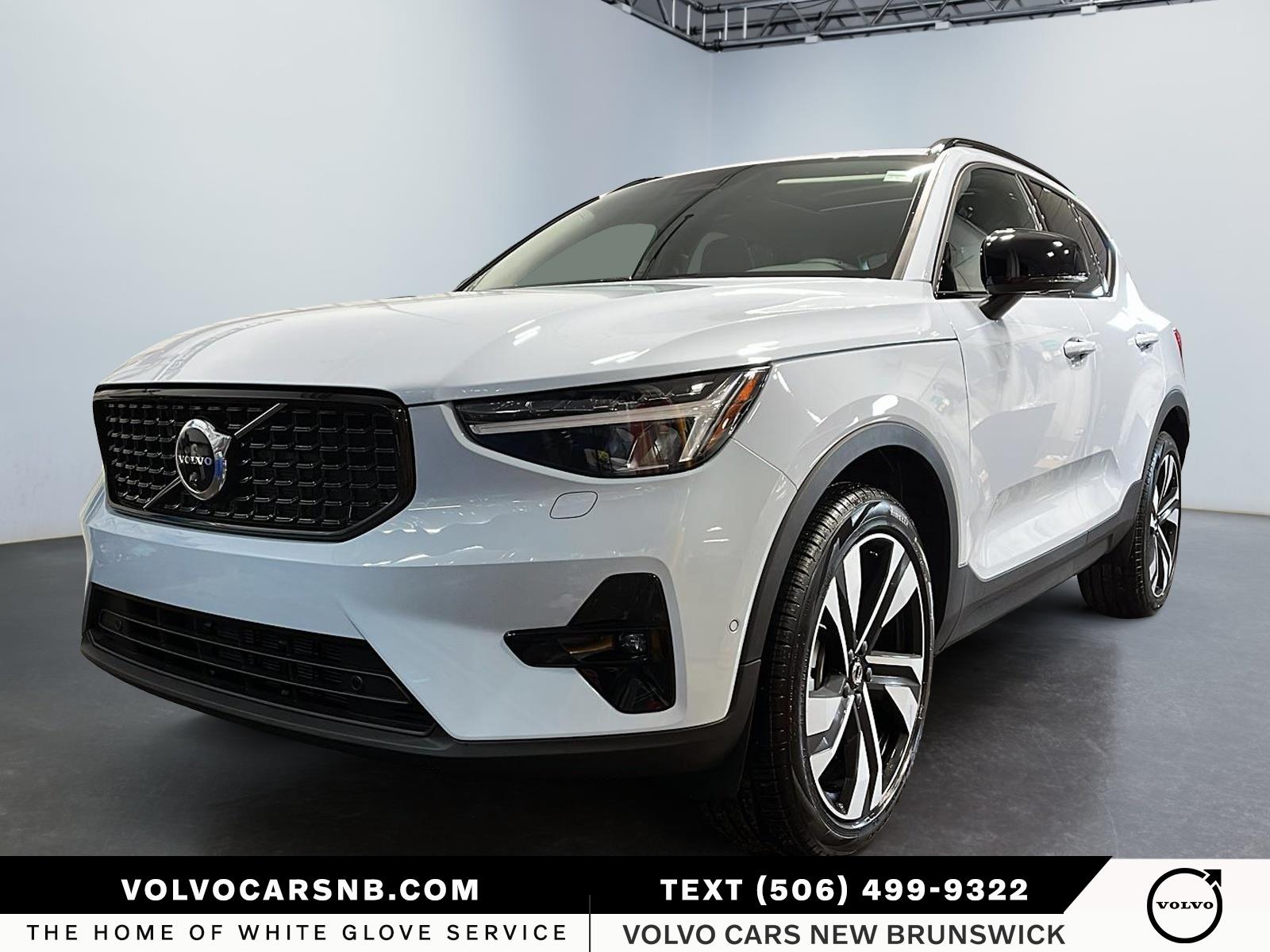 2026 Volvo XC40  B5 Plus Dark Theme