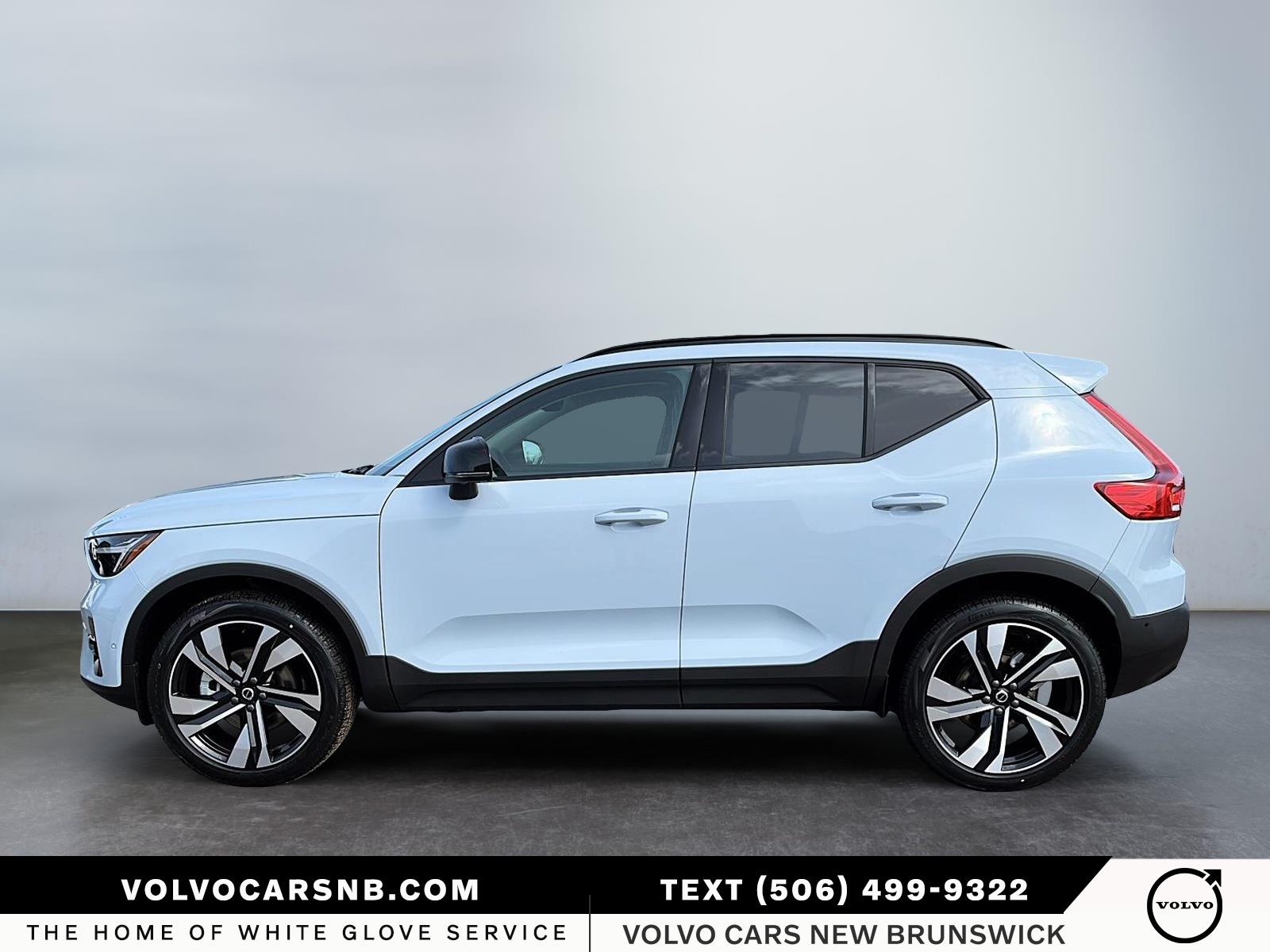 2026 Volvo XC40 B5 Plus Dark Theme
