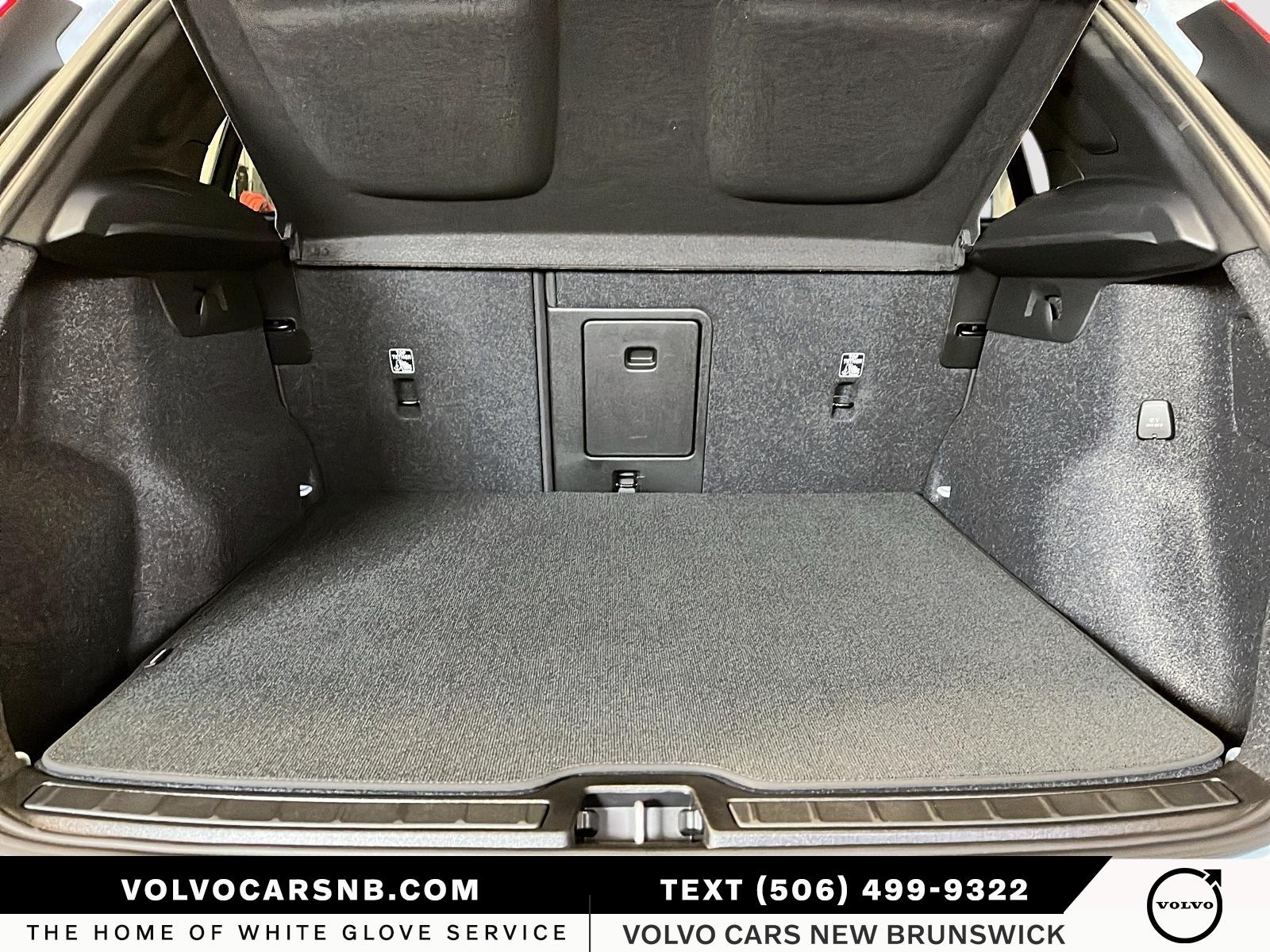 2026 Volvo XC40 B5 Plus Dark Theme