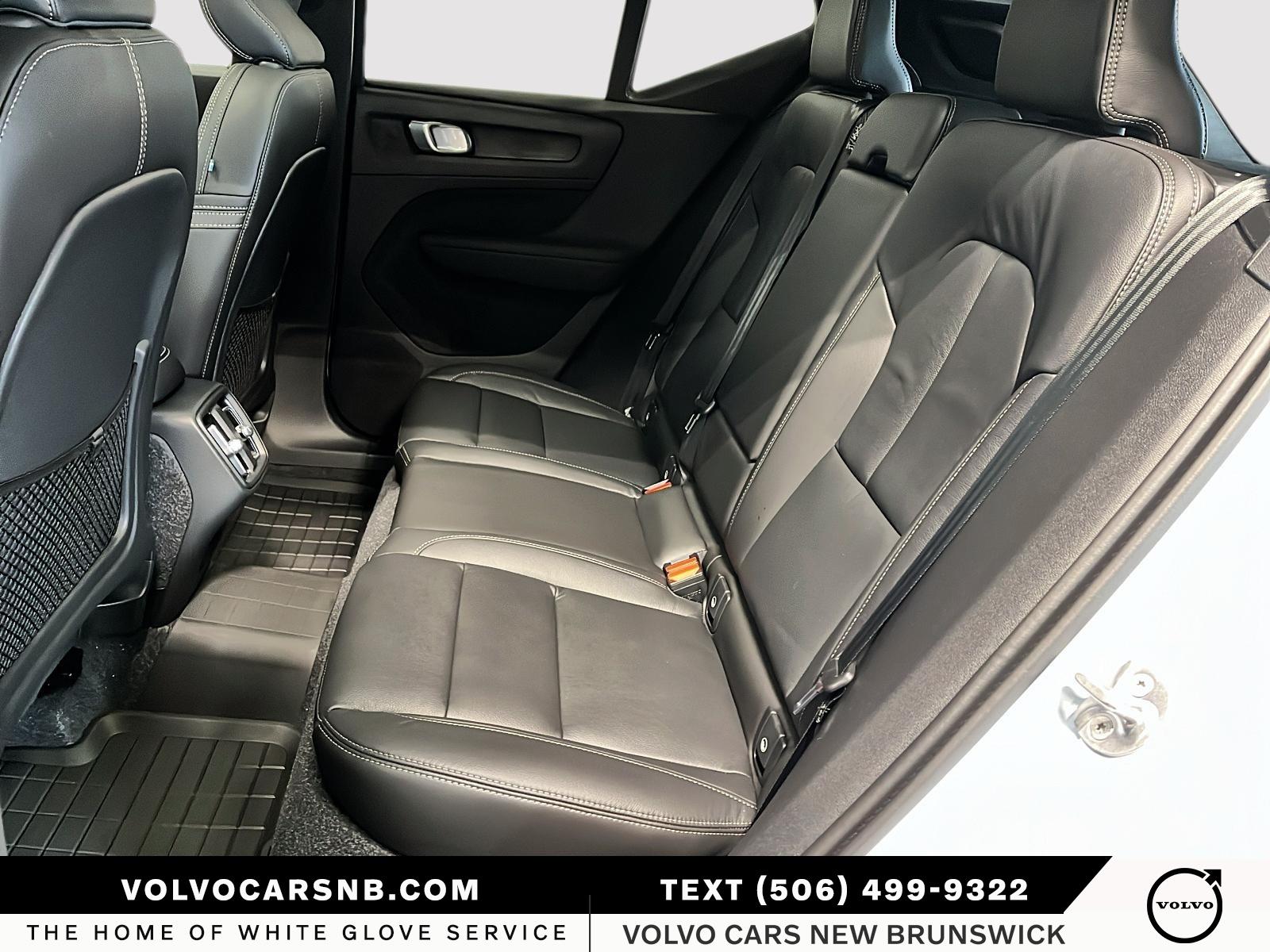 2026 Volvo XC40 B5 Plus Dark Theme