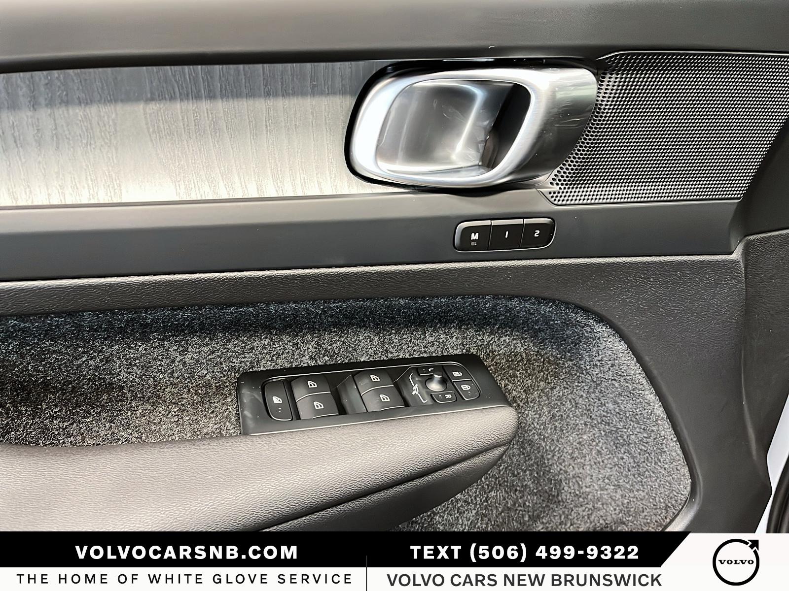 2026 Volvo XC40 B5 Plus Dark Theme