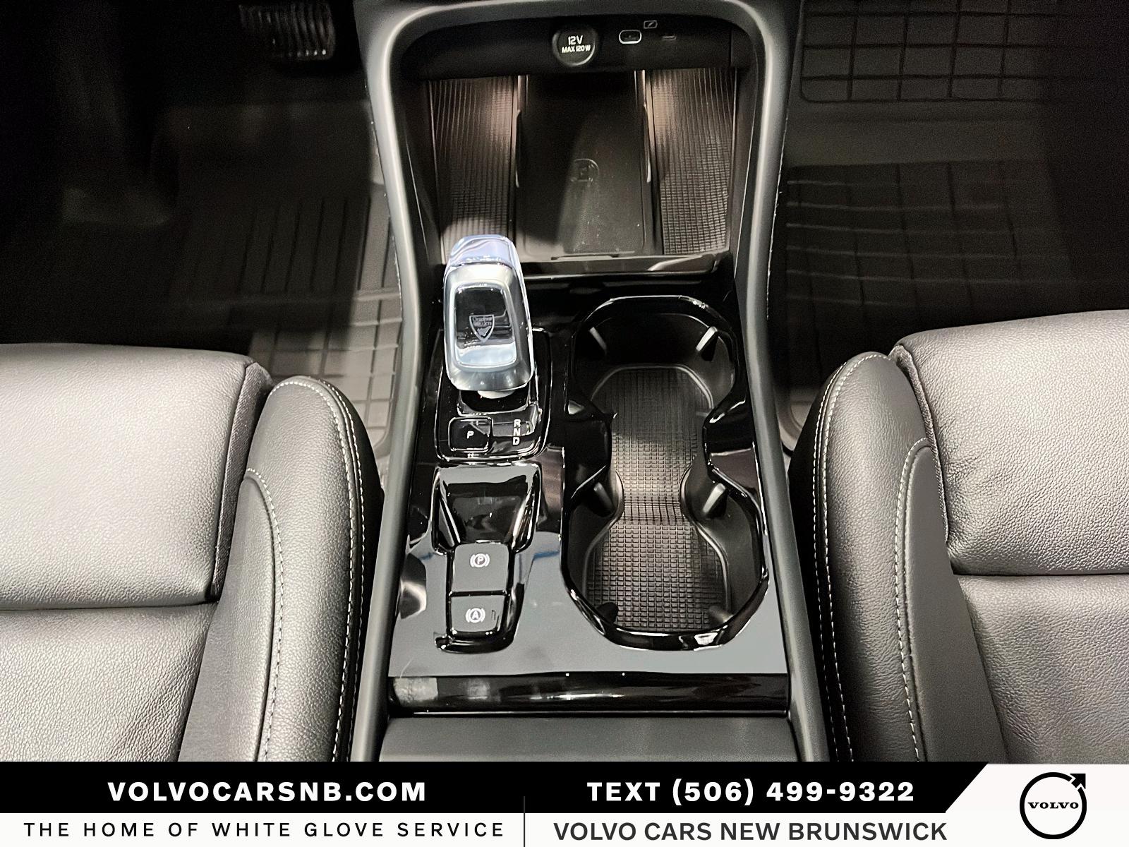 2026 Volvo XC40 B5 Plus Dark Theme