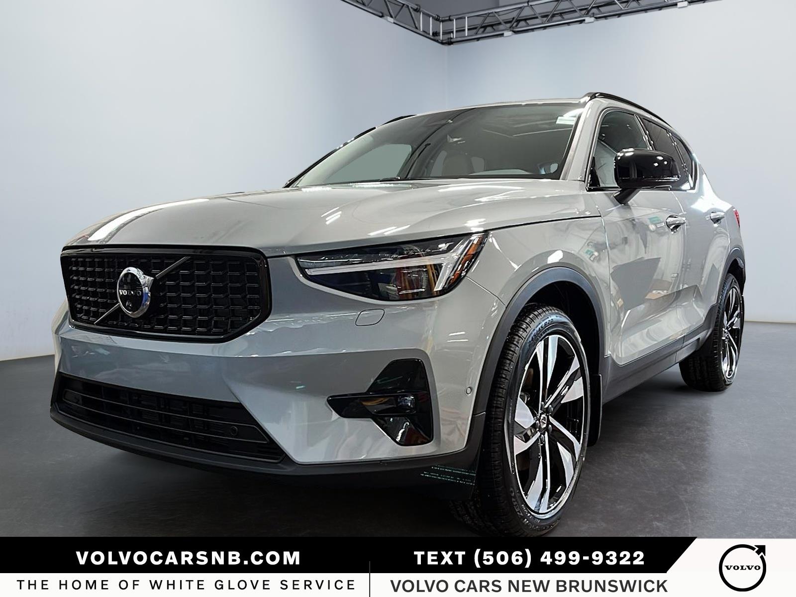 2026 Volvo XC40  B5 Ultra Dark Theme