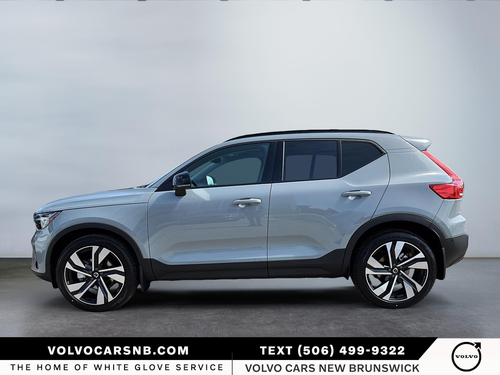2026 Volvo XC40 B5 Ultra Dark Theme