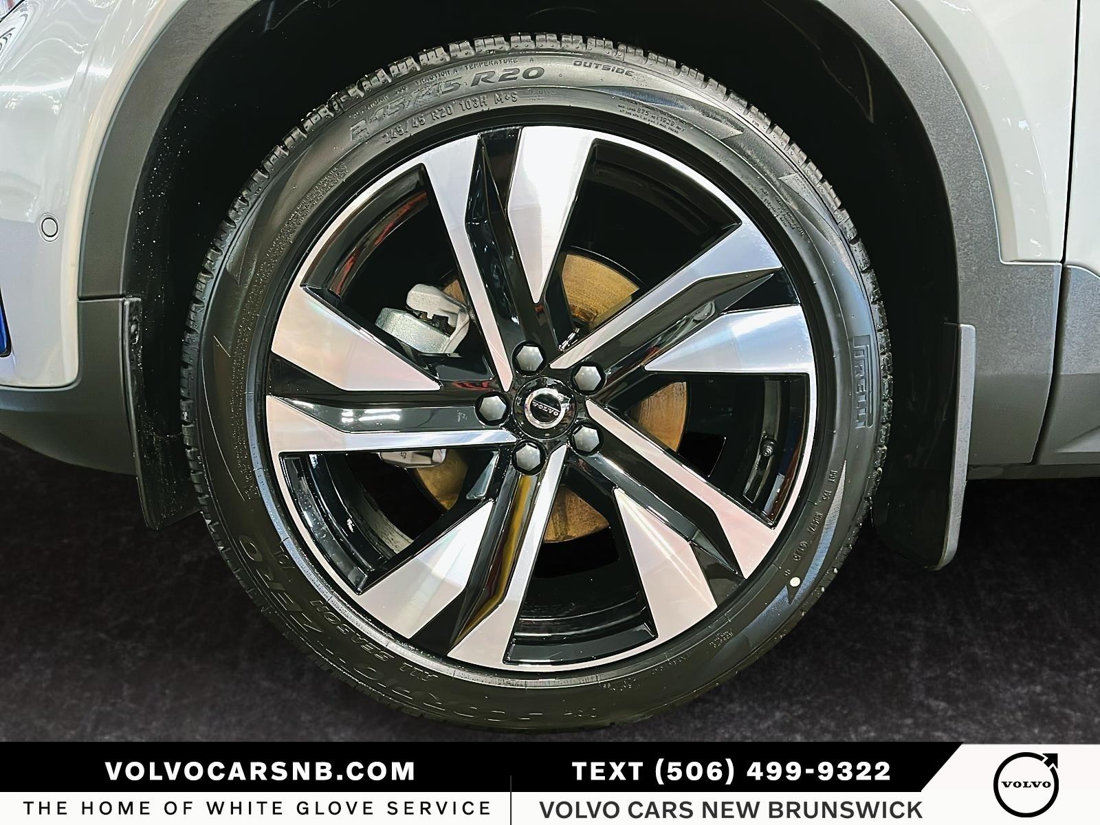 2026 Volvo XC40 B5 Ultra Dark Theme