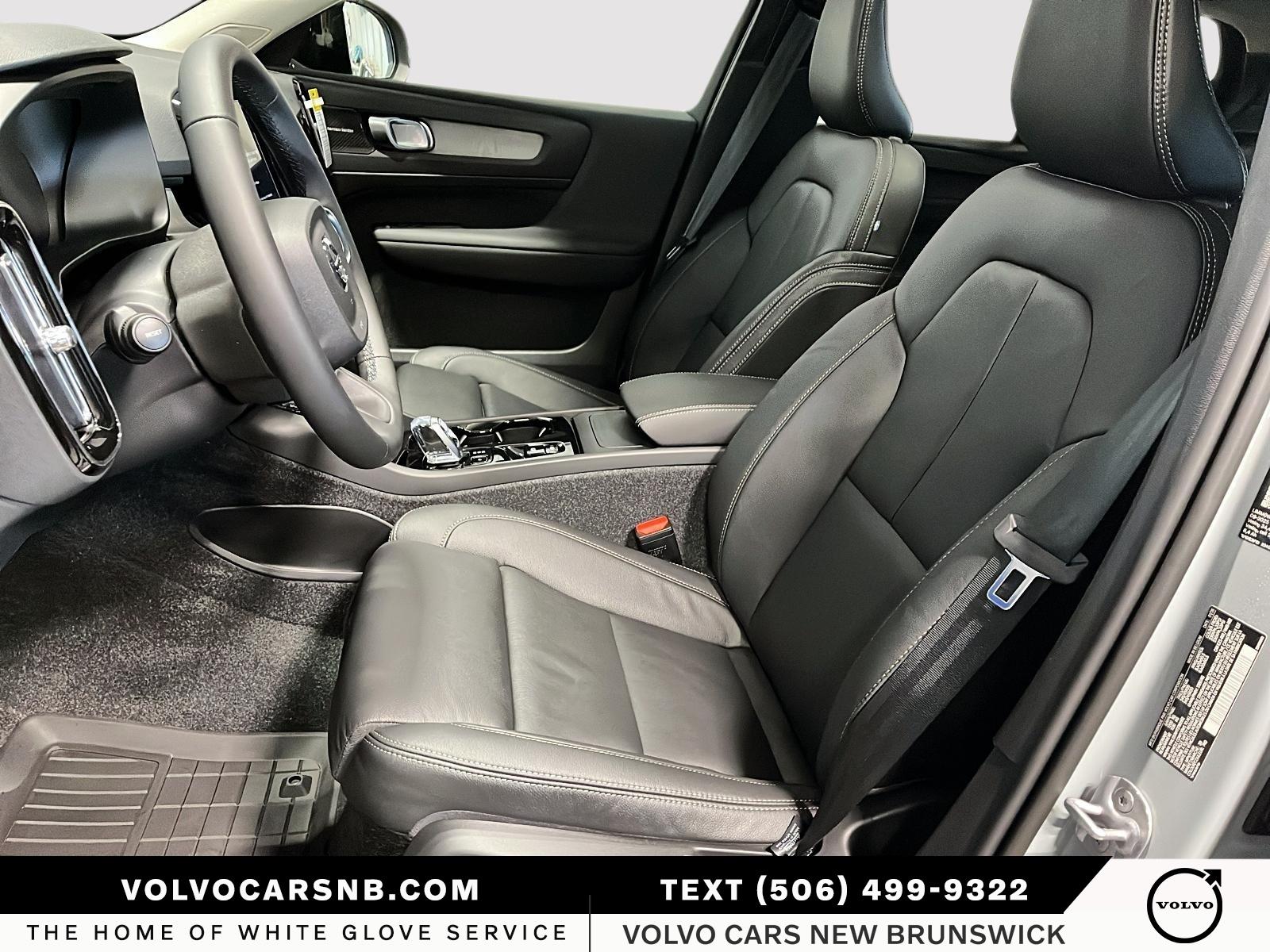 2026 Volvo XC40 B5 Ultra Dark Theme