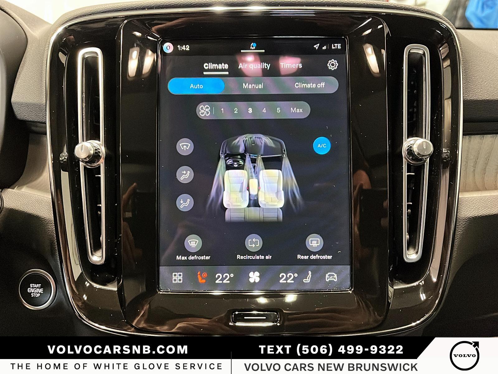 2026 Volvo XC40 B5 Ultra Dark Theme