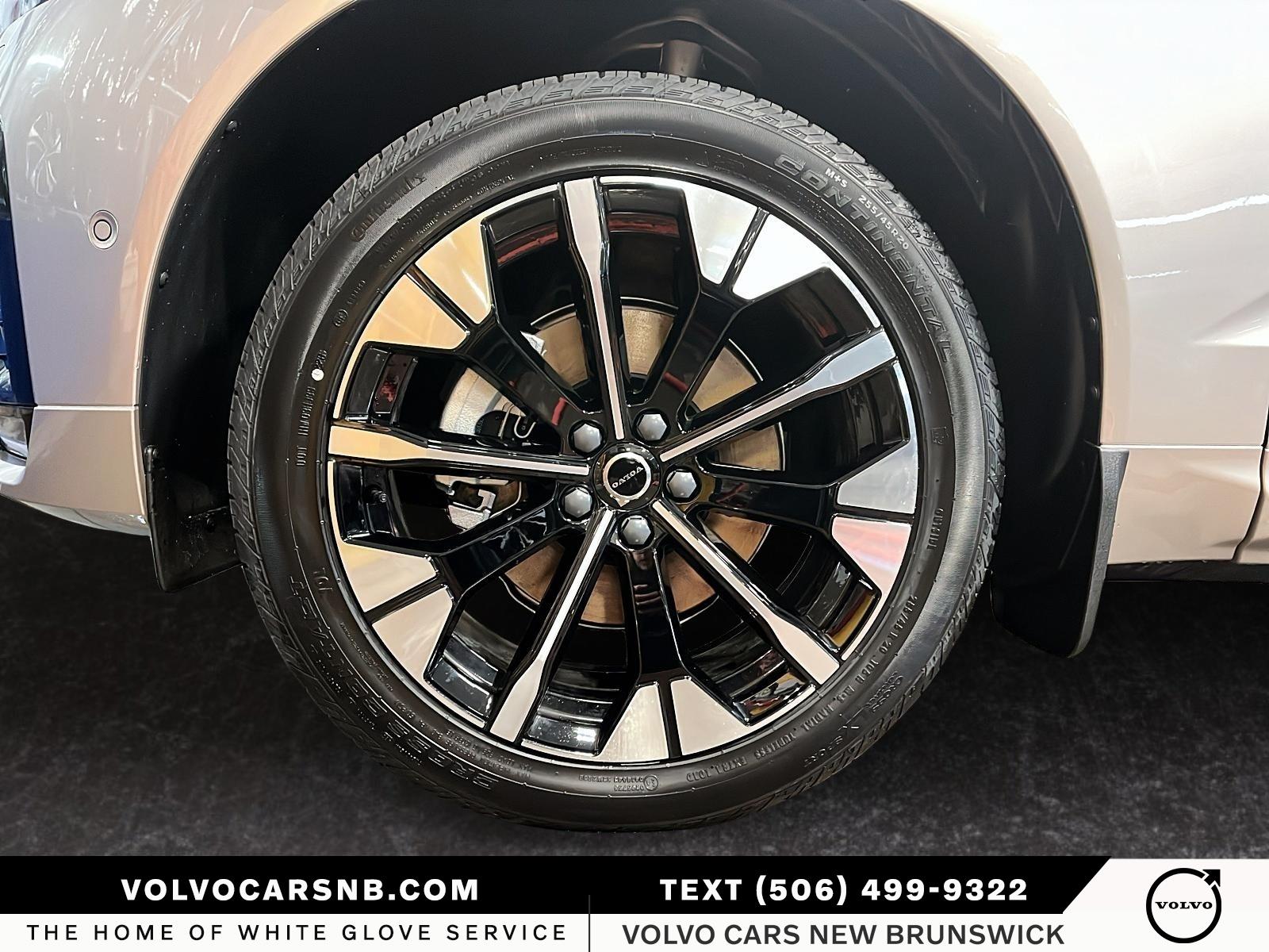 2026 Volvo XC60 B5 Plus Dark Theme