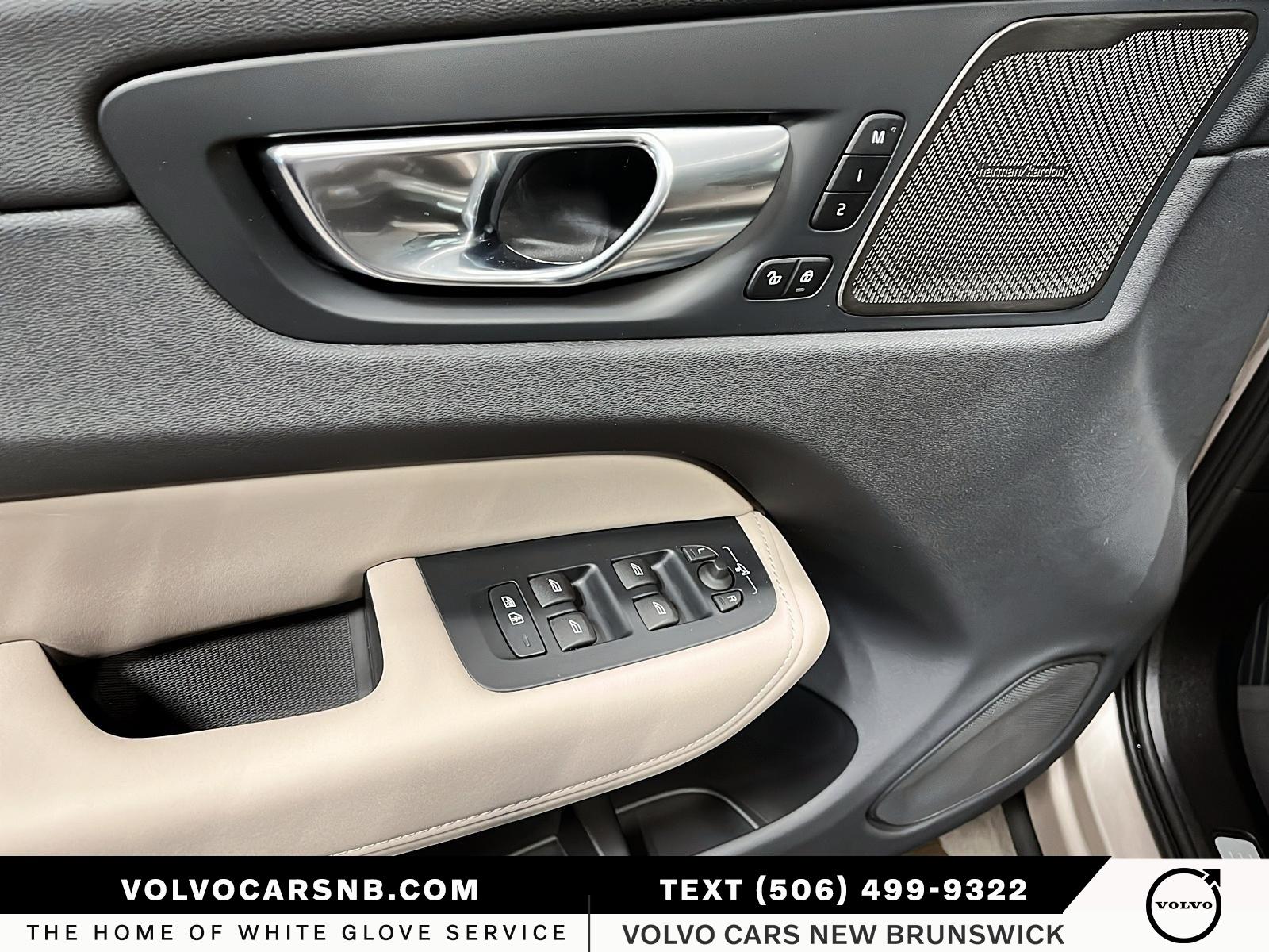 2026 Volvo XC60 B5 Plus Dark Theme