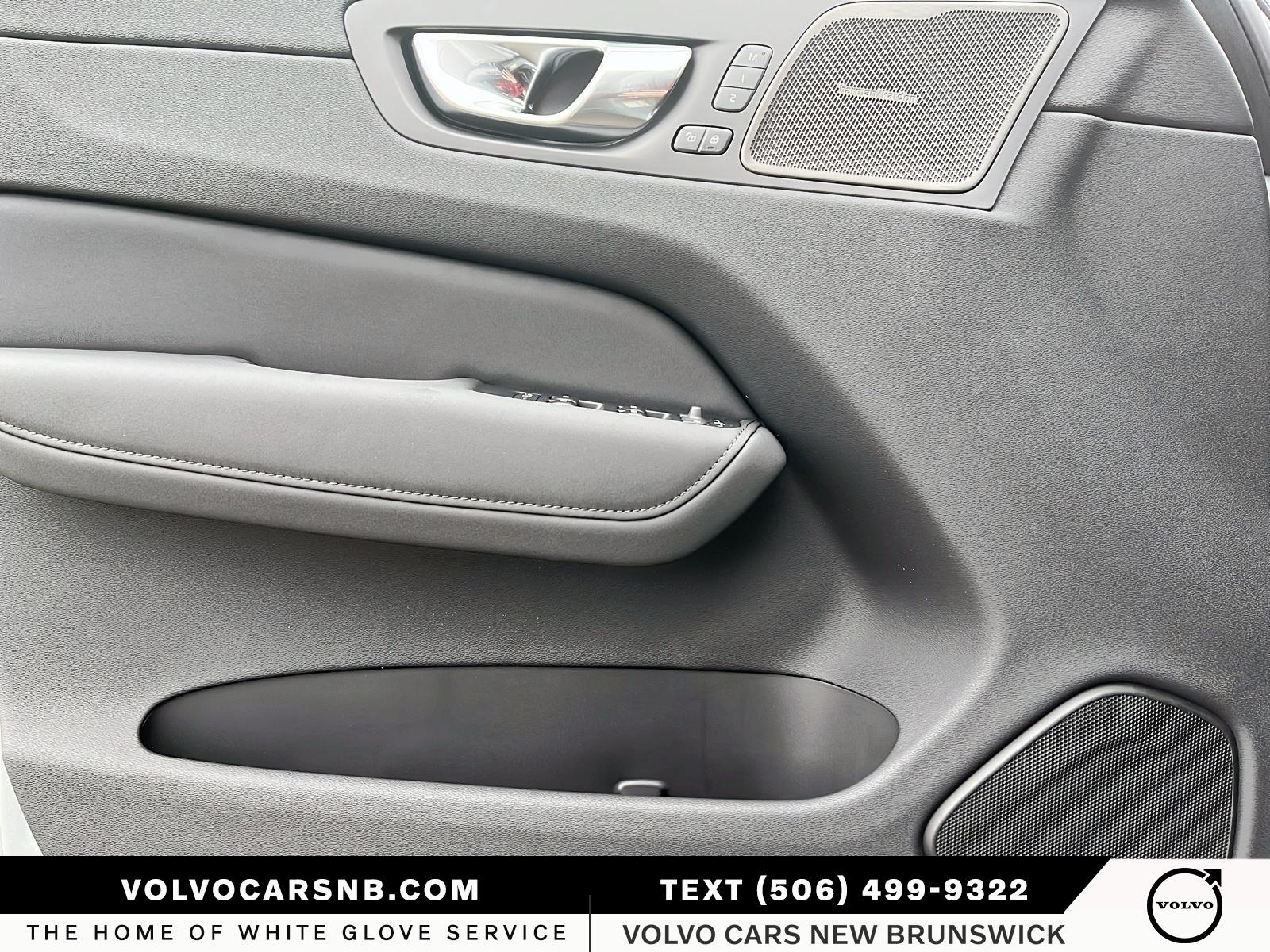 2026 Volvo XC60 B5 Ultra Black Edition