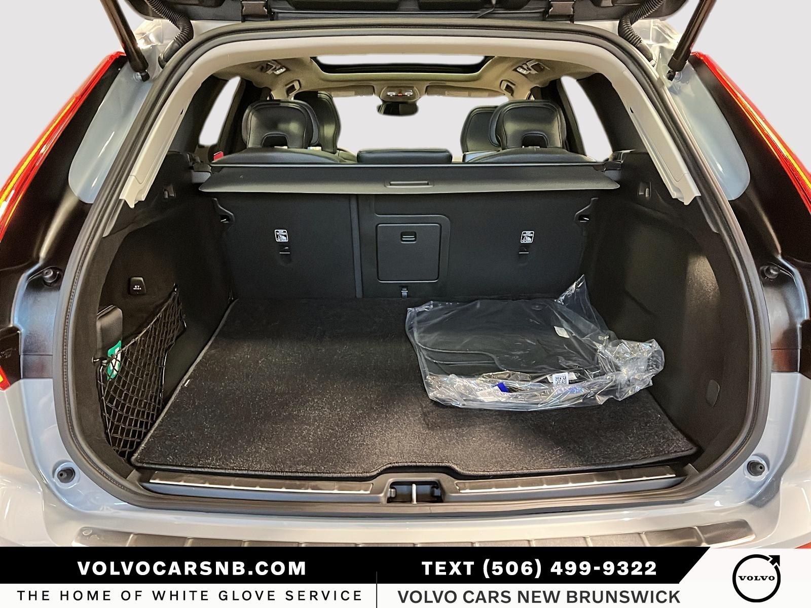 2026 Volvo XC60 B5 Ultra Dark Theme