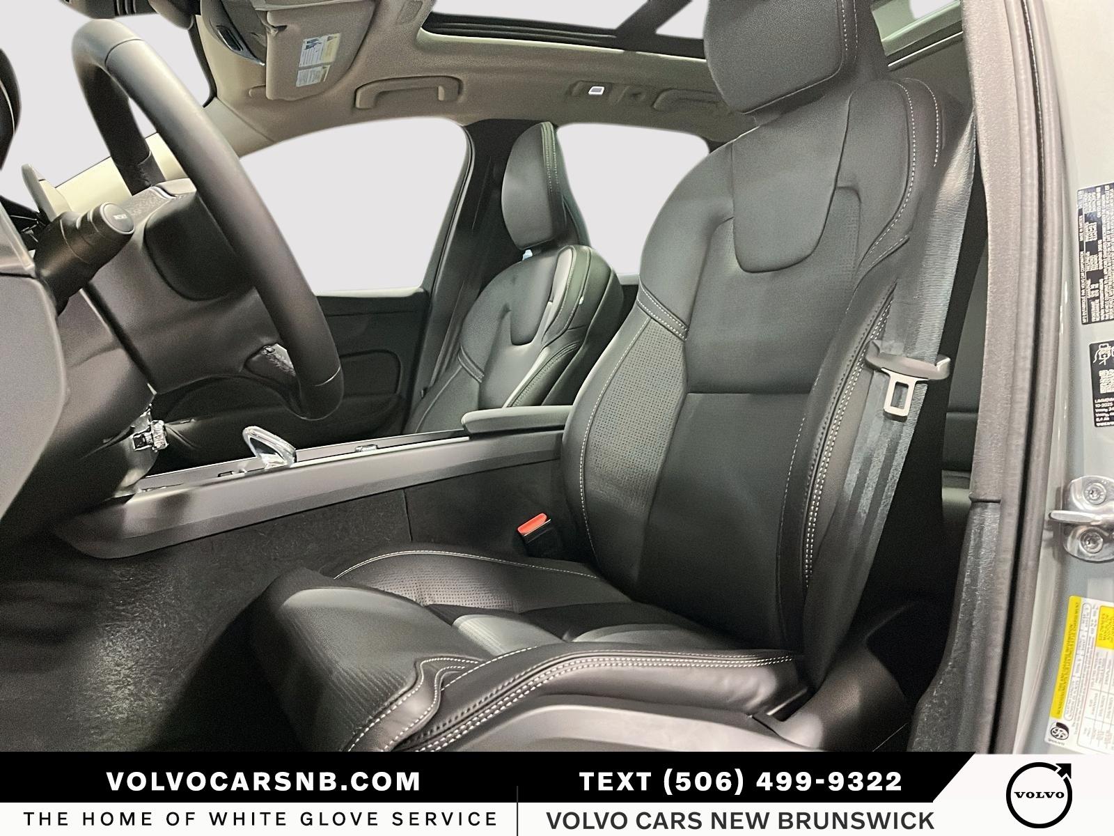 2026 Volvo XC60 B5 Ultra Dark Theme