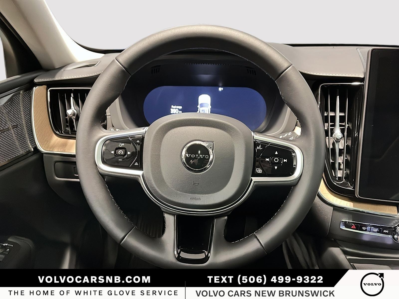 2026 Volvo XC60 B5 Ultra Dark Theme