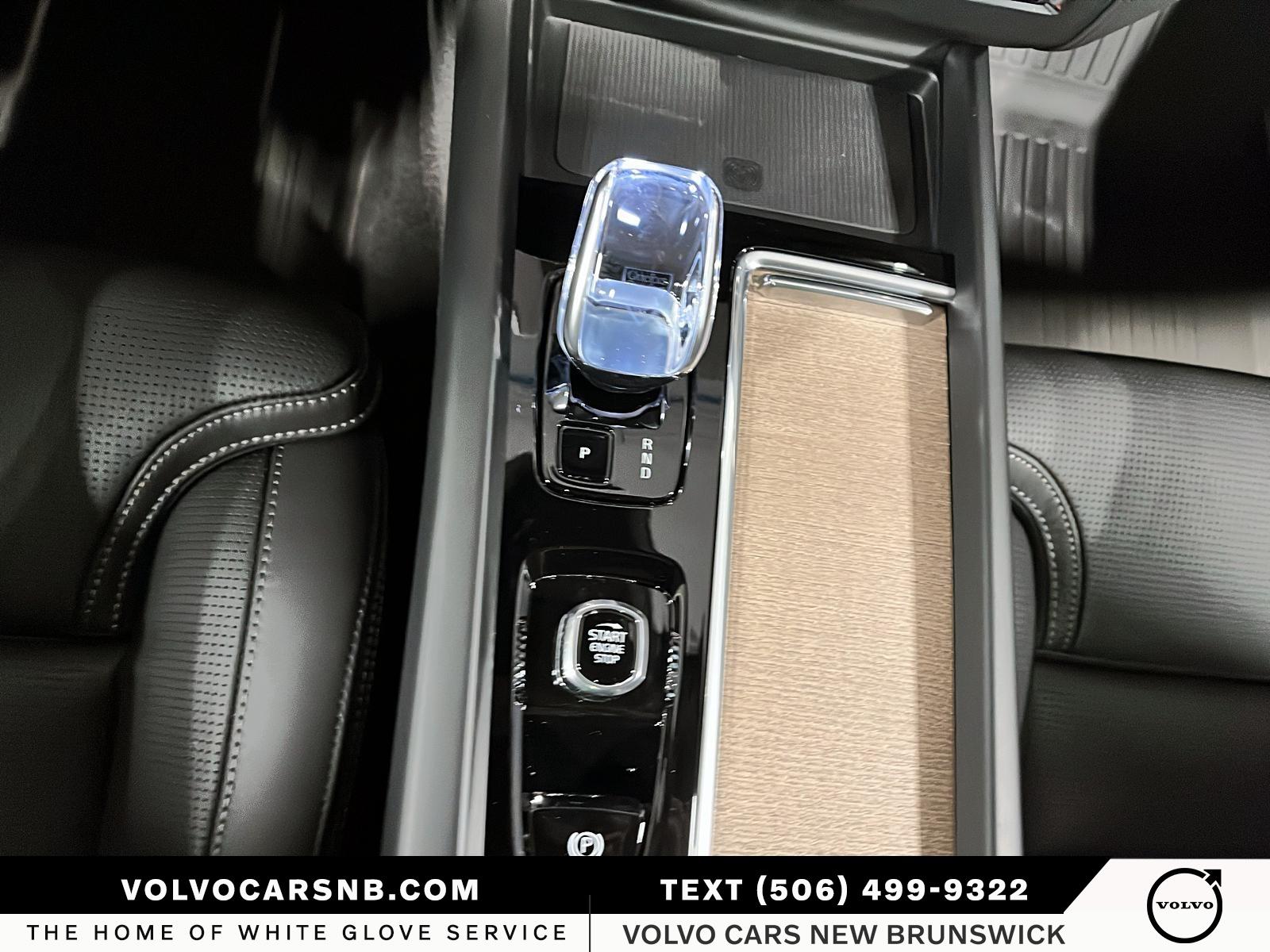 2026 Volvo XC60 B5 Ultra Dark Theme