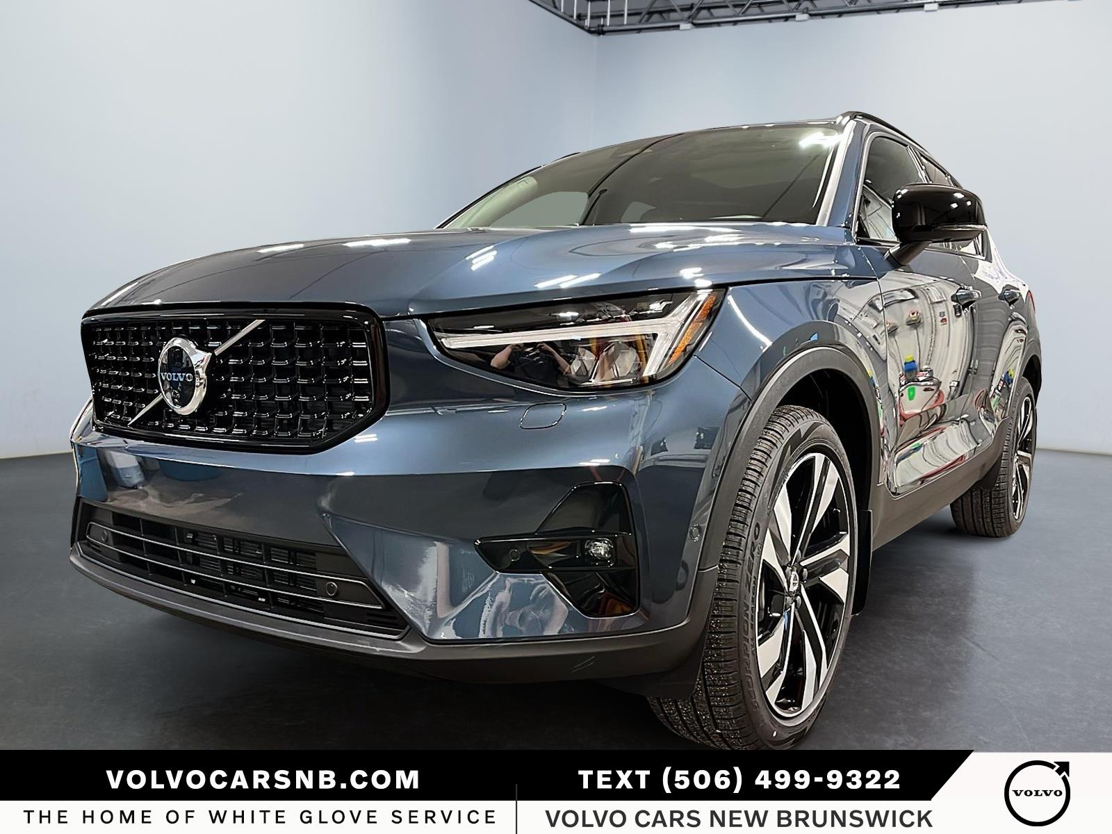 2026 Volvo XC40  B5 Plus Dark Theme