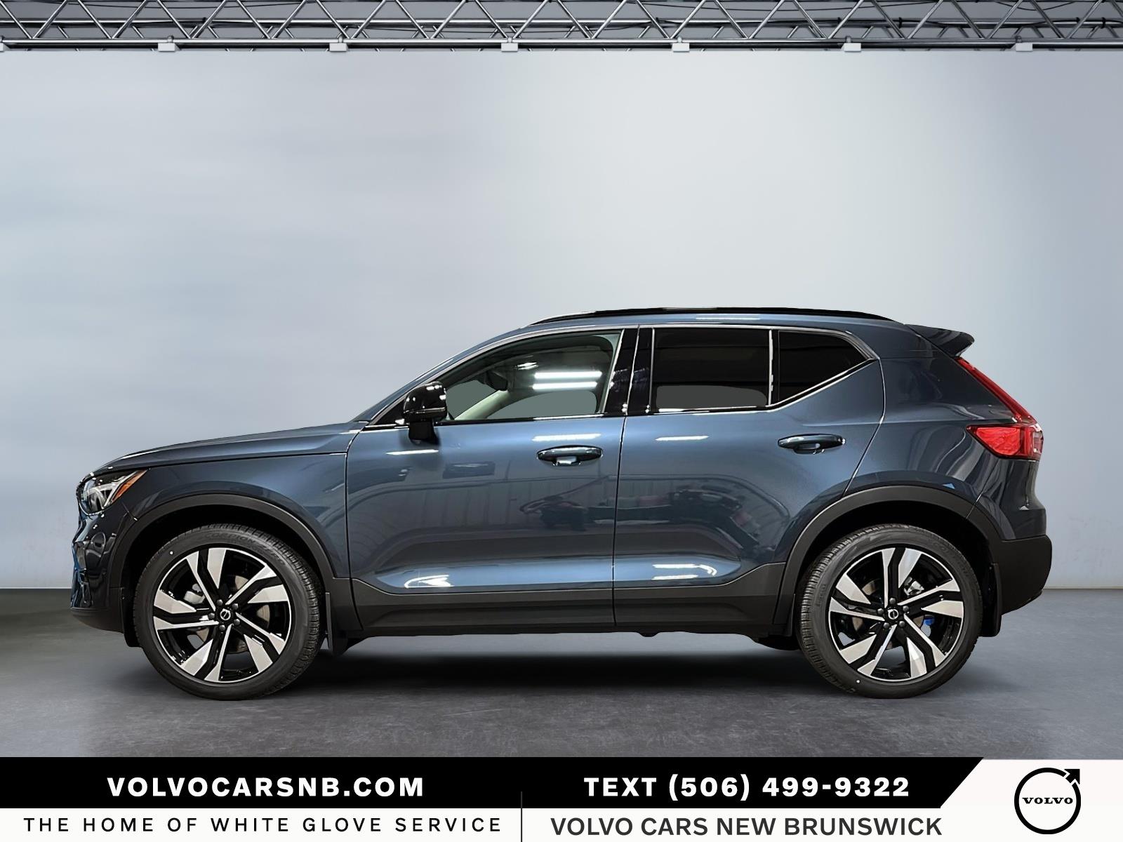 2026 Volvo XC40 B5 Plus Dark Theme