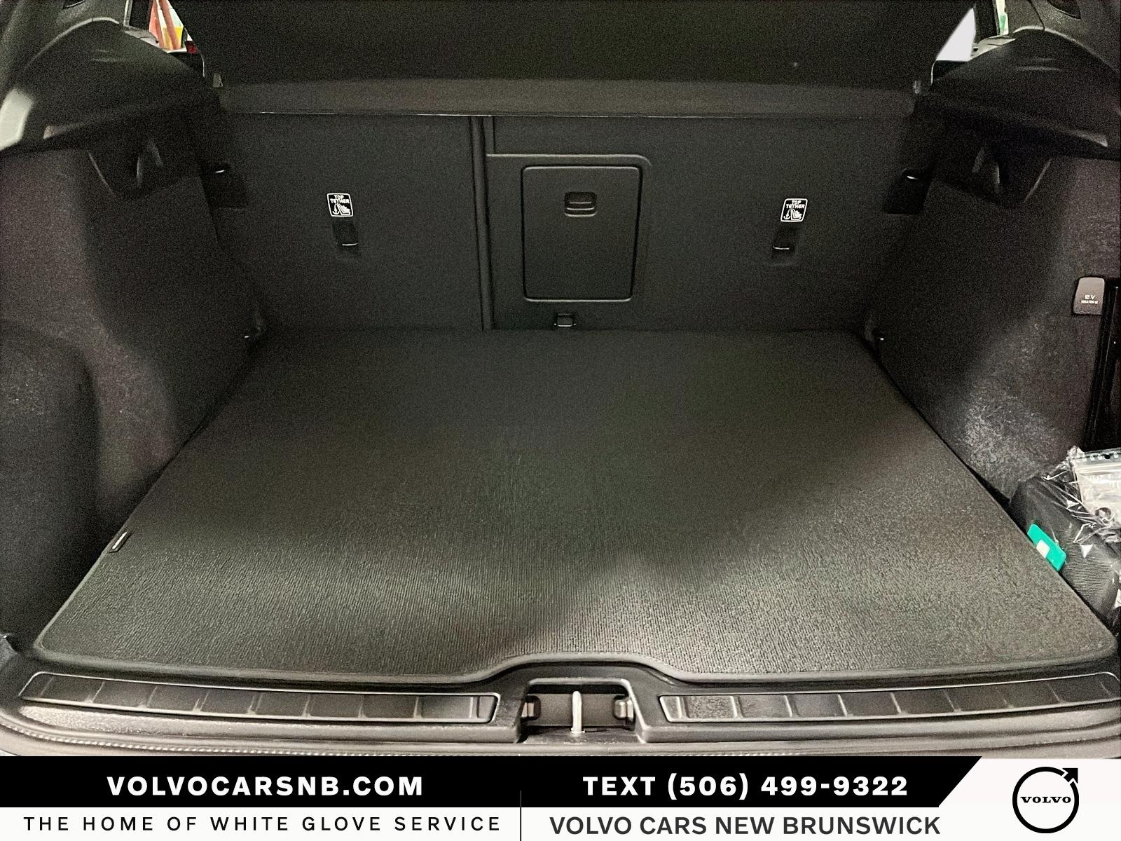 2026 Volvo XC40 B5 Plus Dark Theme