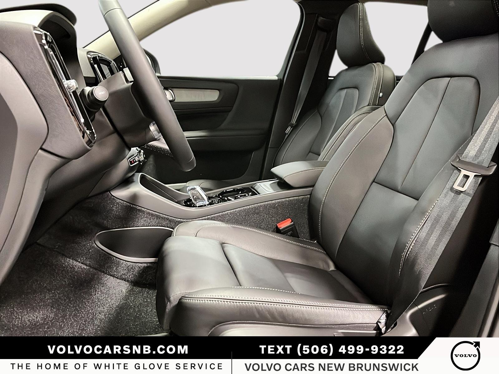 2026 Volvo XC40 B5 Plus Dark Theme