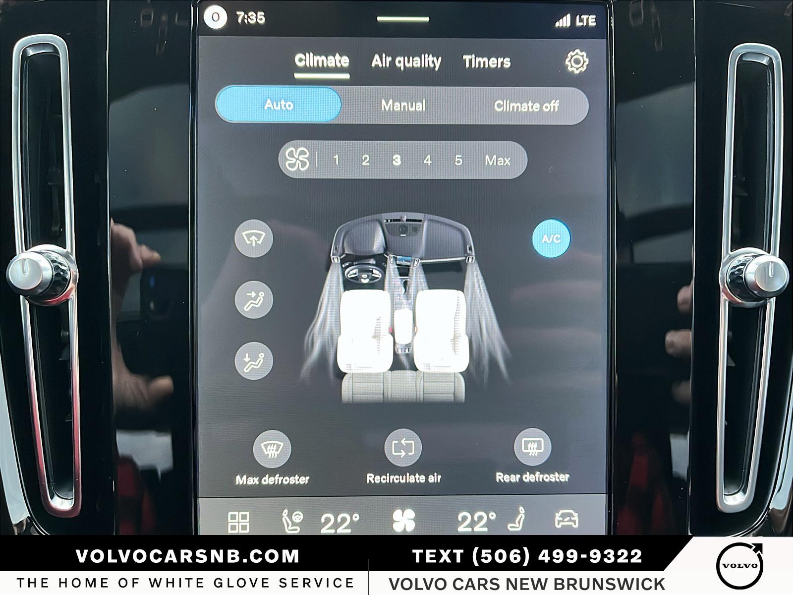 2026 Volvo XC40 B5 Plus Dark Theme