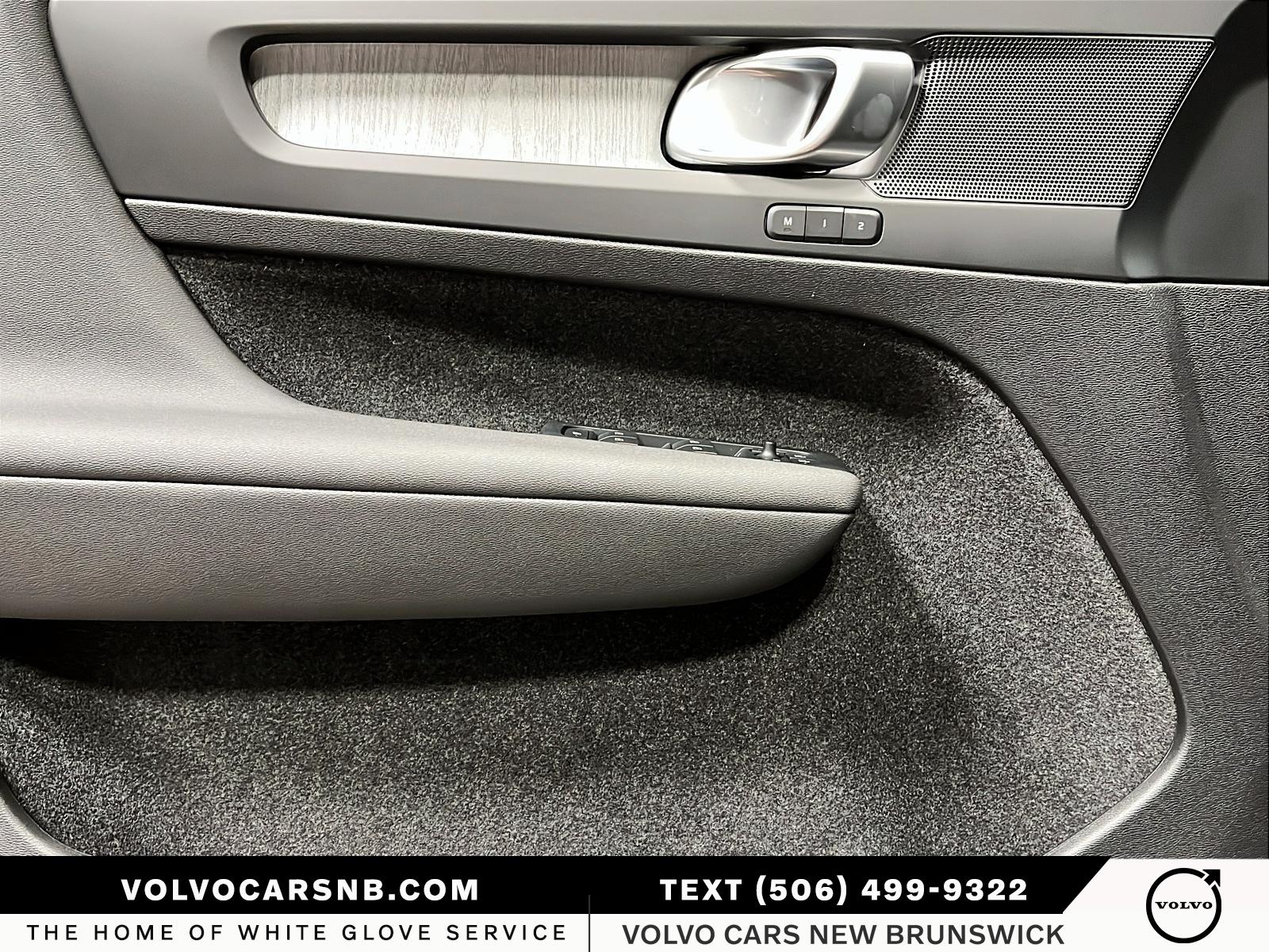 2026 Volvo XC40 B5 Plus Dark Theme